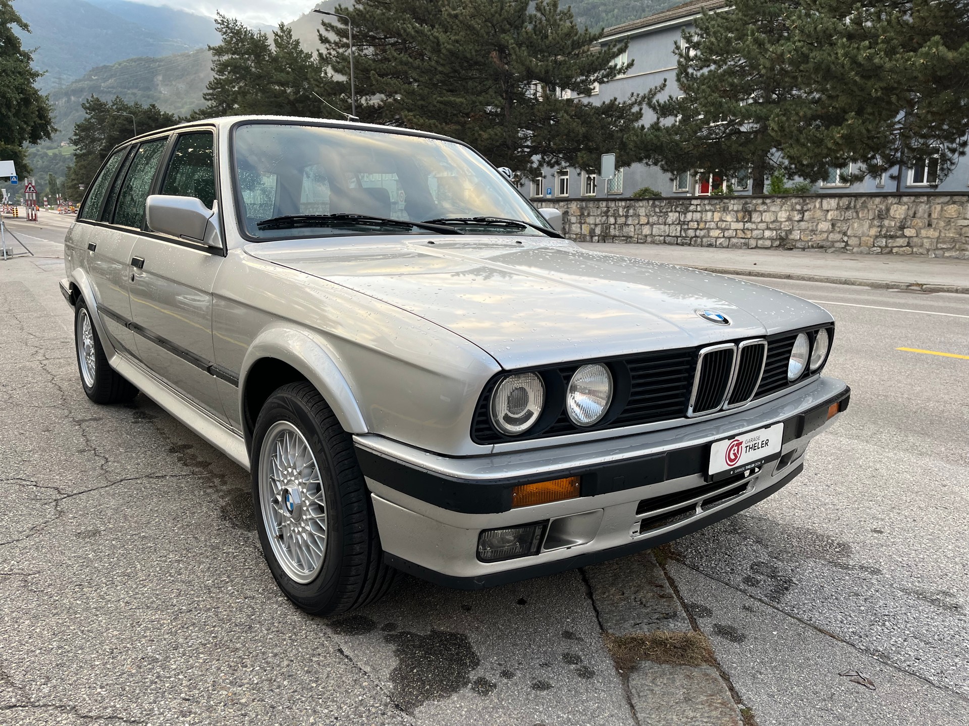 BMW 325iX A Touring AUTOMATIQUE-showroom-element-3