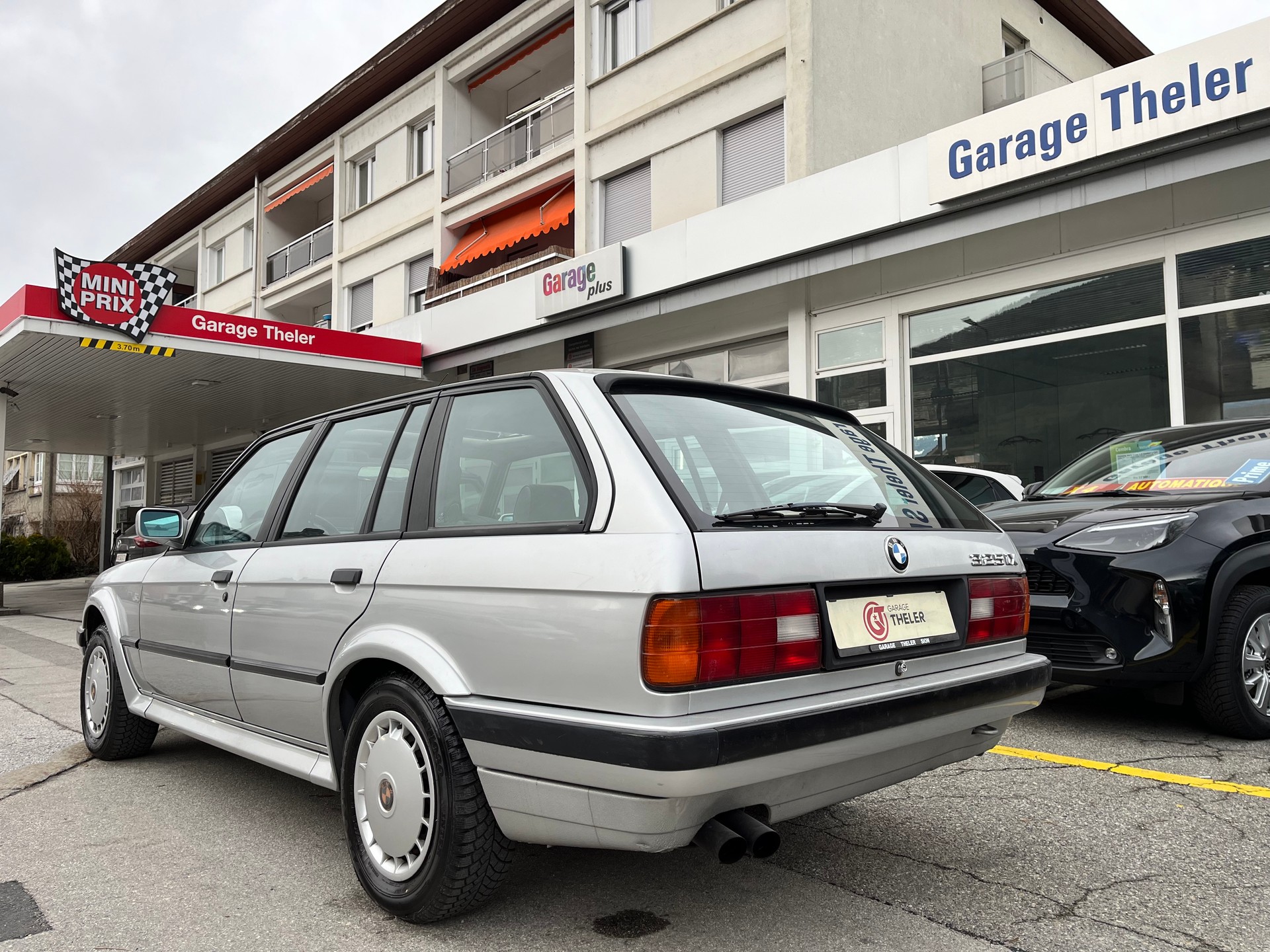 BMW 325iX A Touring AUTOMATIQUE-image-5