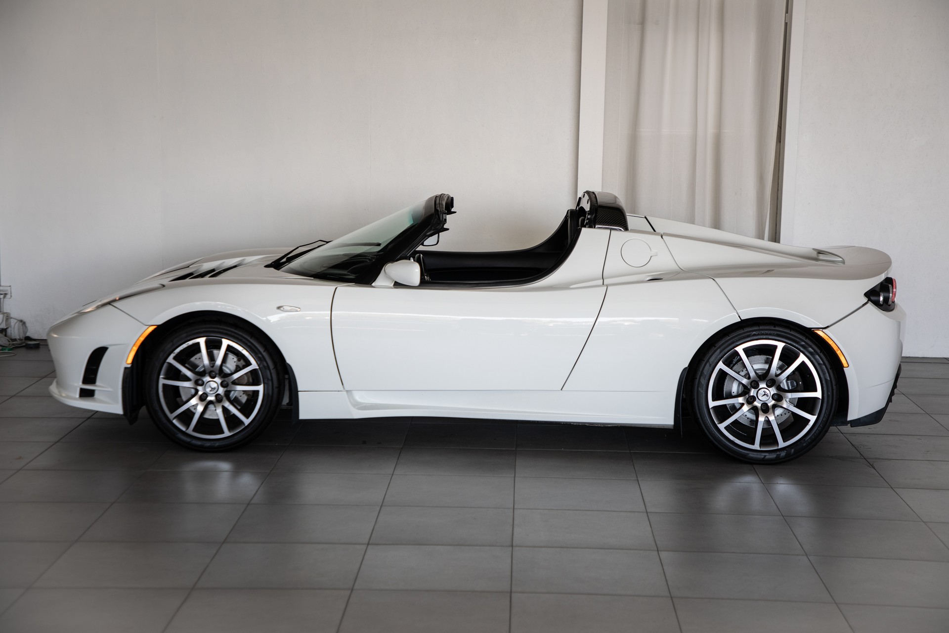 TESLA Roadster with all new battery-image-11