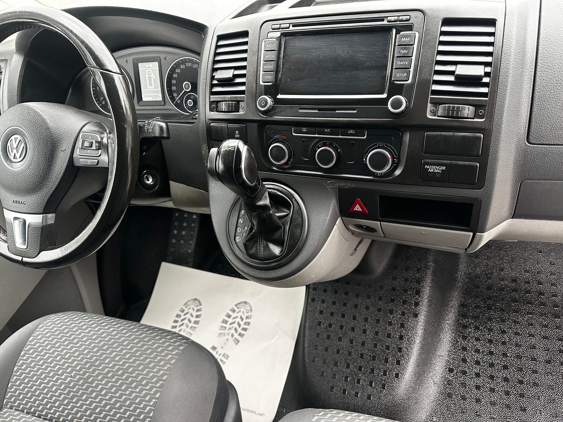 VW T5 2.0 TDI DSG-image-13