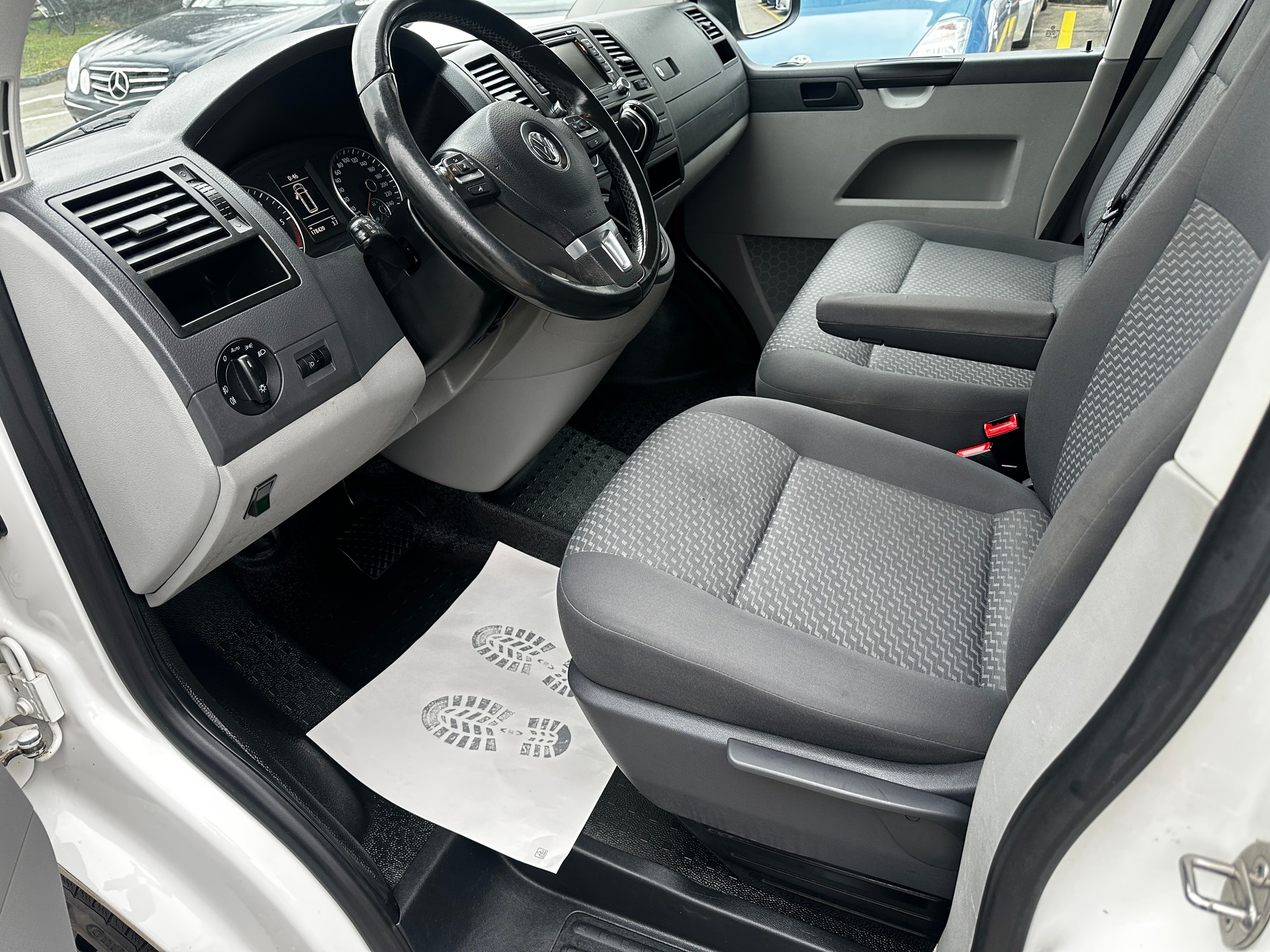 VW T5 2.0 TDI DSG-image-7