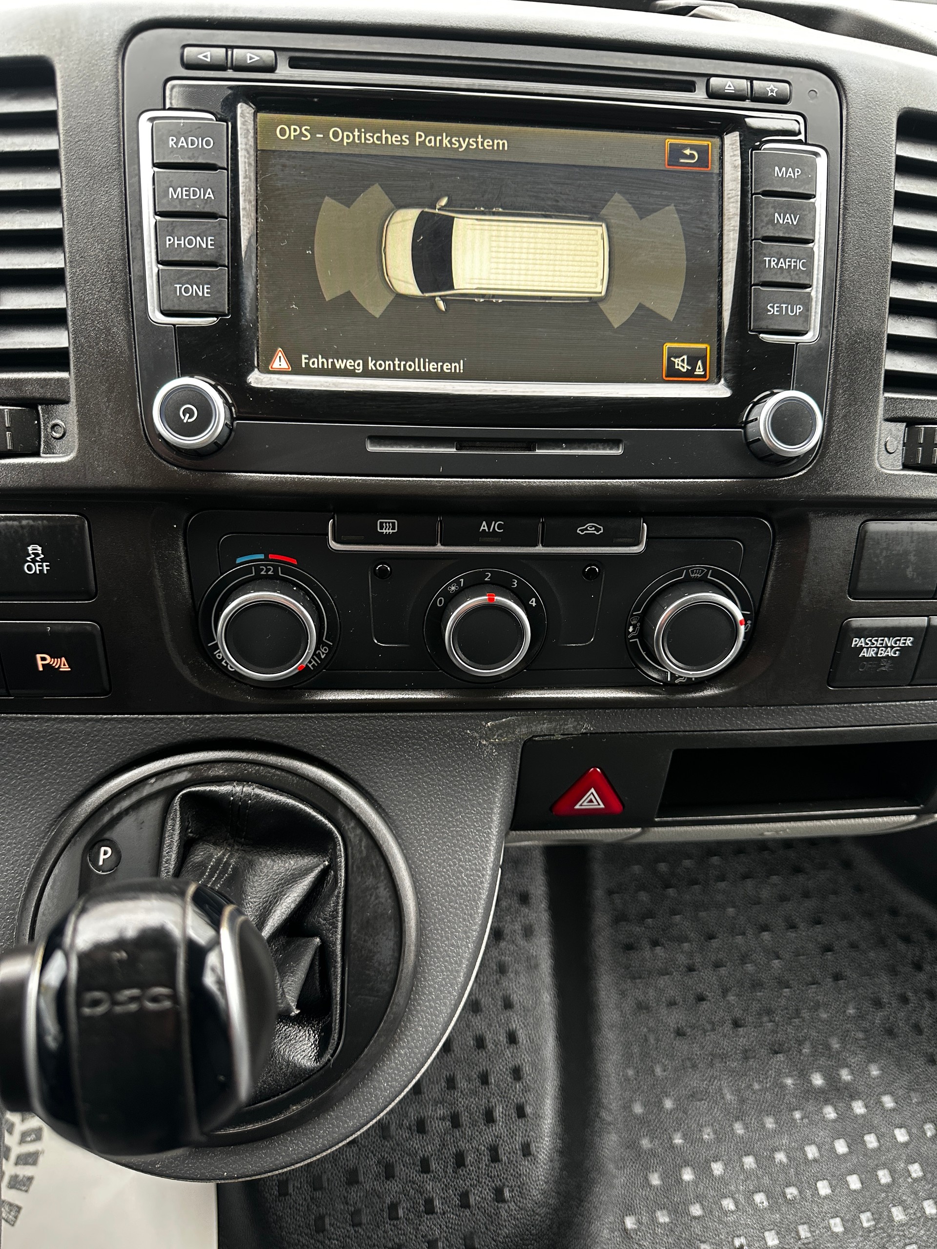 VW T5 2.0 TDI DSG-image-14
