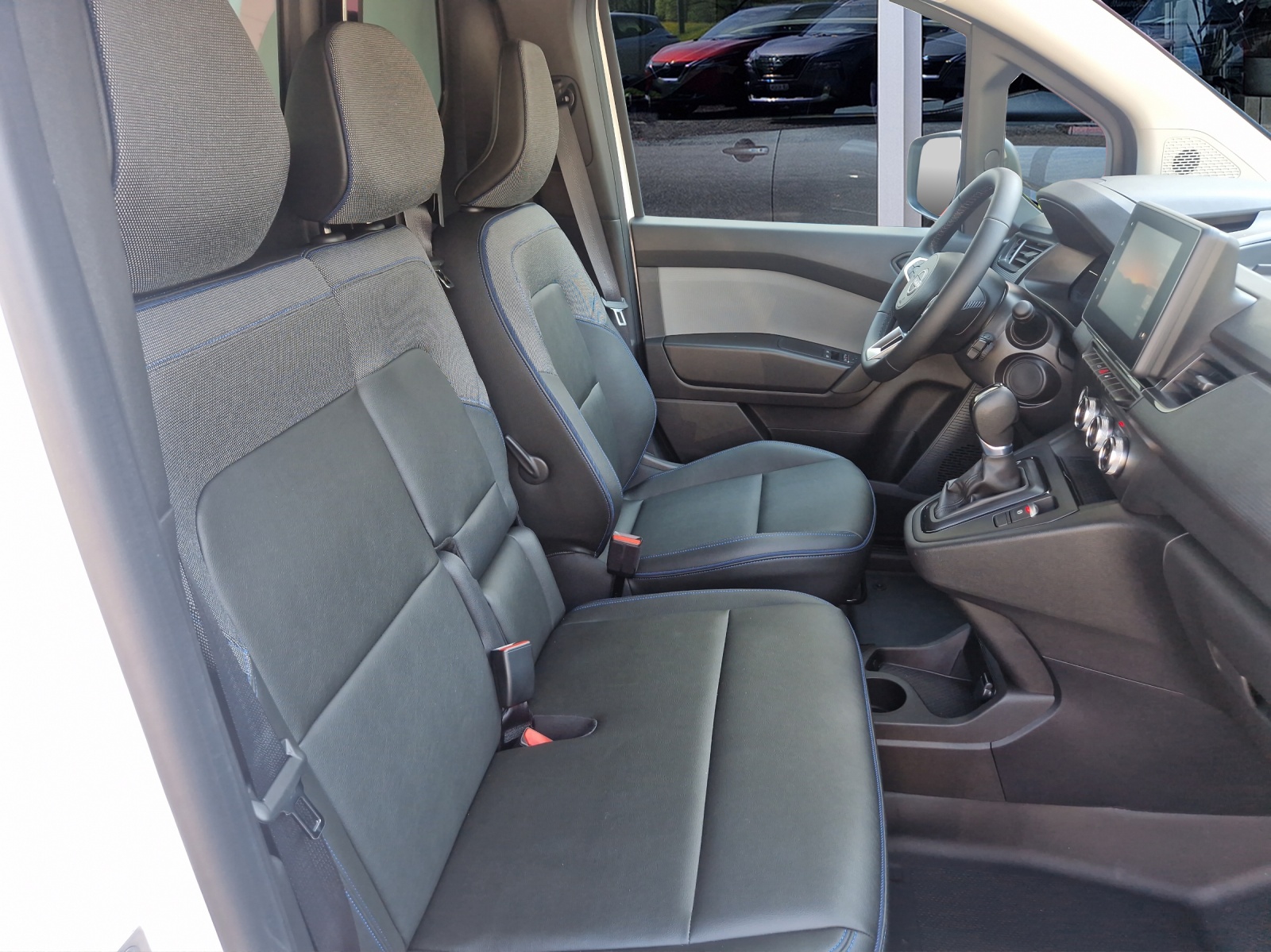 NISSAN Townstar EV45 kWh 22kW L1 N-Connecta-image-8