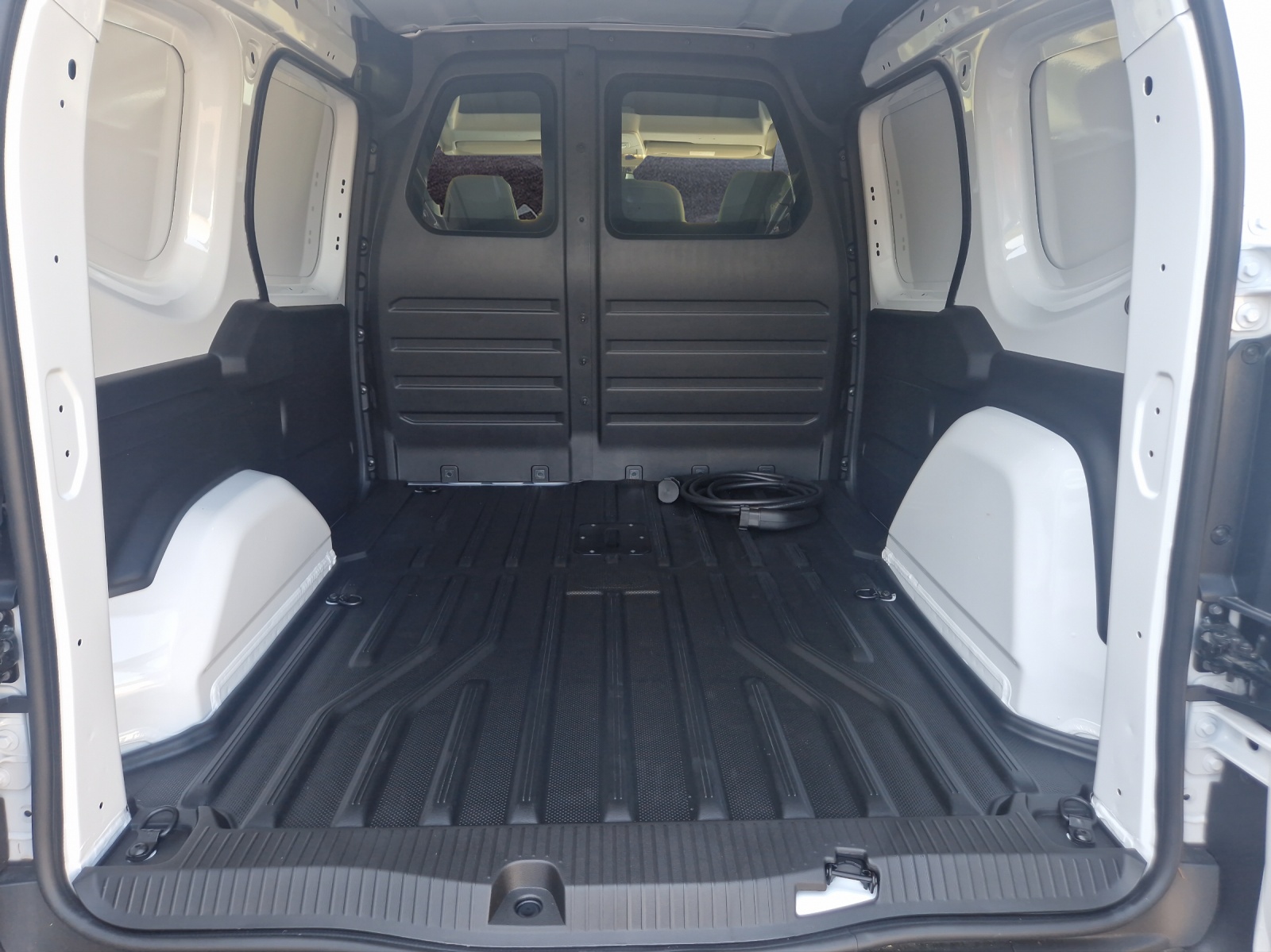 NISSAN Townstar EV45 kWh 22kW L1 N-Connecta-image-13