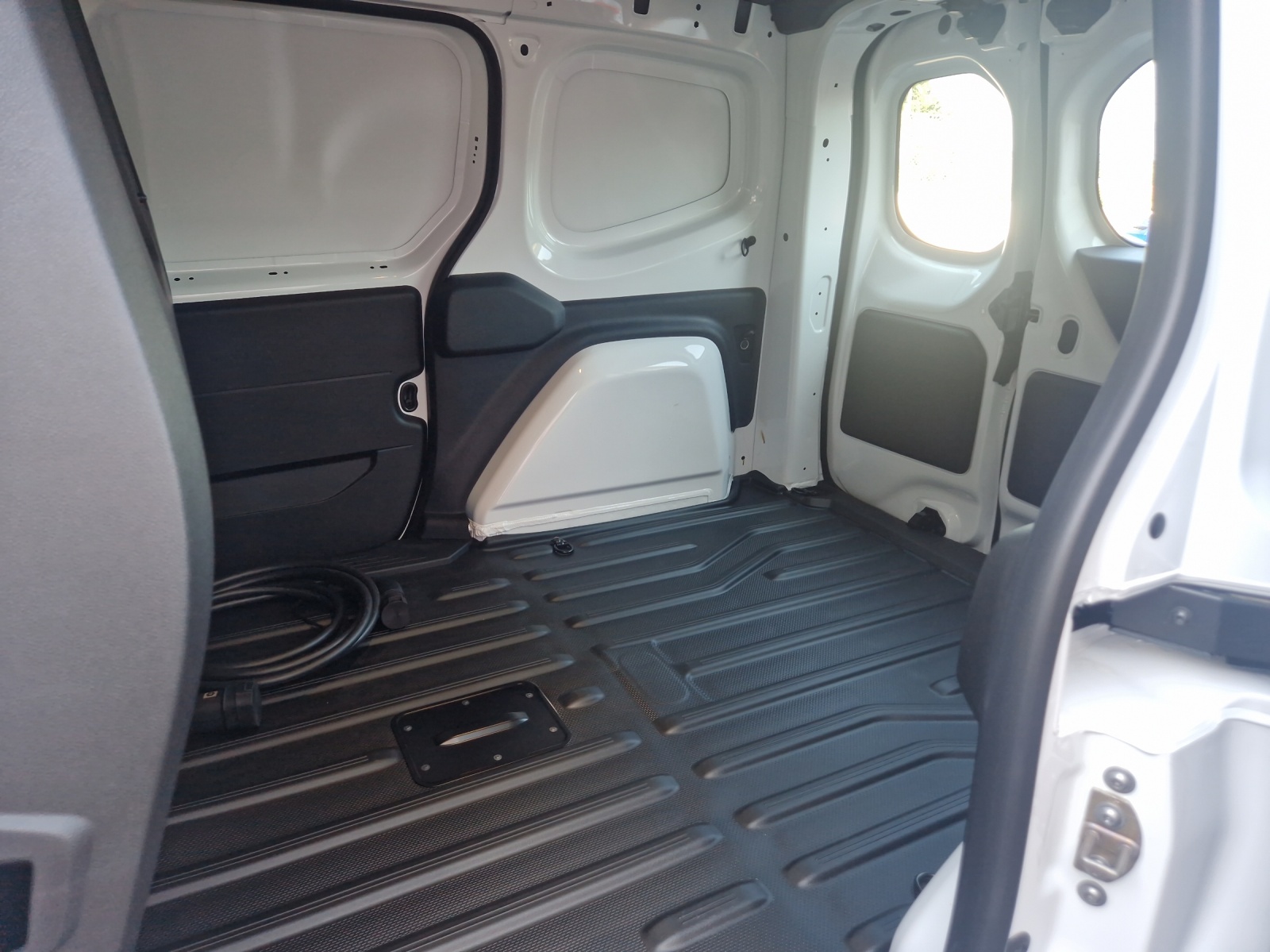 NISSAN Townstar EV45 kWh 22kW L1 N-Connecta-image-12