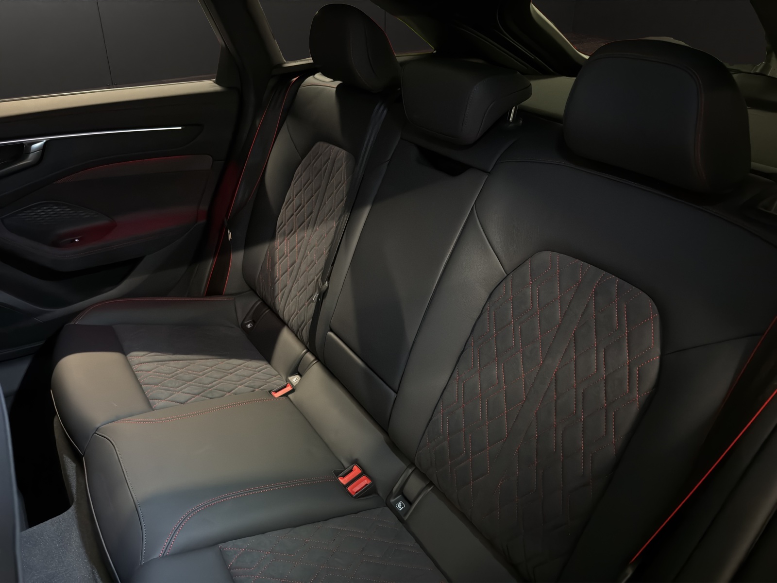 AUDI A6 Avant TFSI quattro 270 kW S tronic-image-10