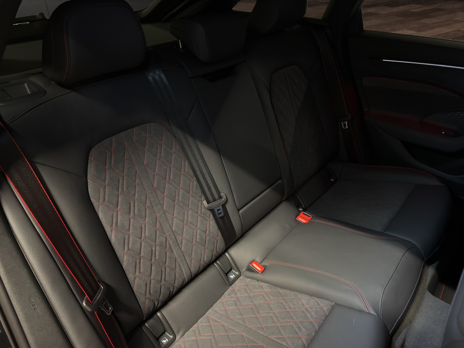 AUDI A6 Avant TFSI quattro 270 kW S tronic-image-15