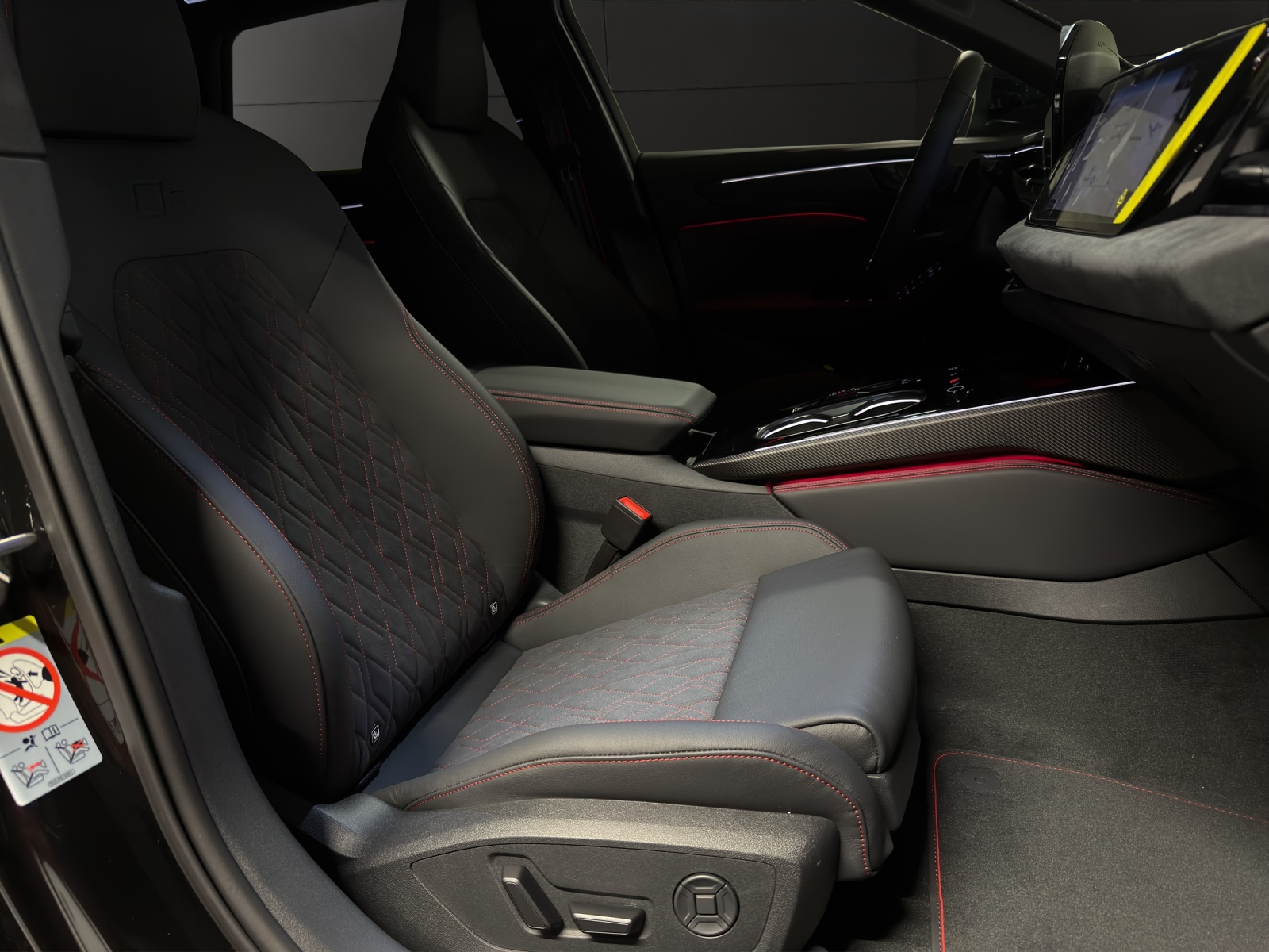 AUDI A6 Avant TFSI quattro 270 kW S tronic-image-14