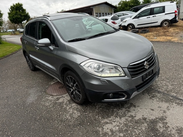 SUZUKI SX4 S-Cross 1.6 TD Sergio Cellano Top 4WD-image-2