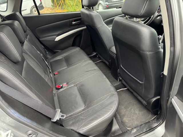SUZUKI SX4 S-Cross 1.6 TD Sergio Cellano Top 4WD-image-6