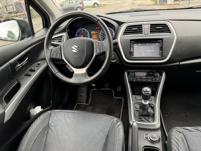 SUZUKI SX4 S-Cross 1.6 TD Sergio Cellano Top 4WD-image-5