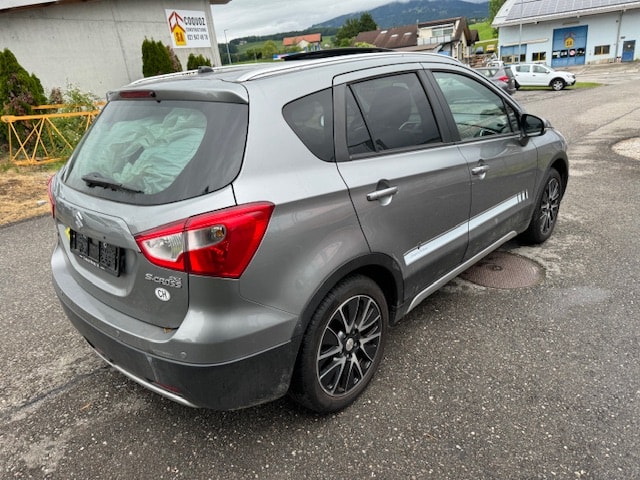 SUZUKI SX4 S-Cross 1.6 TD Sergio Cellano Top 4WD-image-3