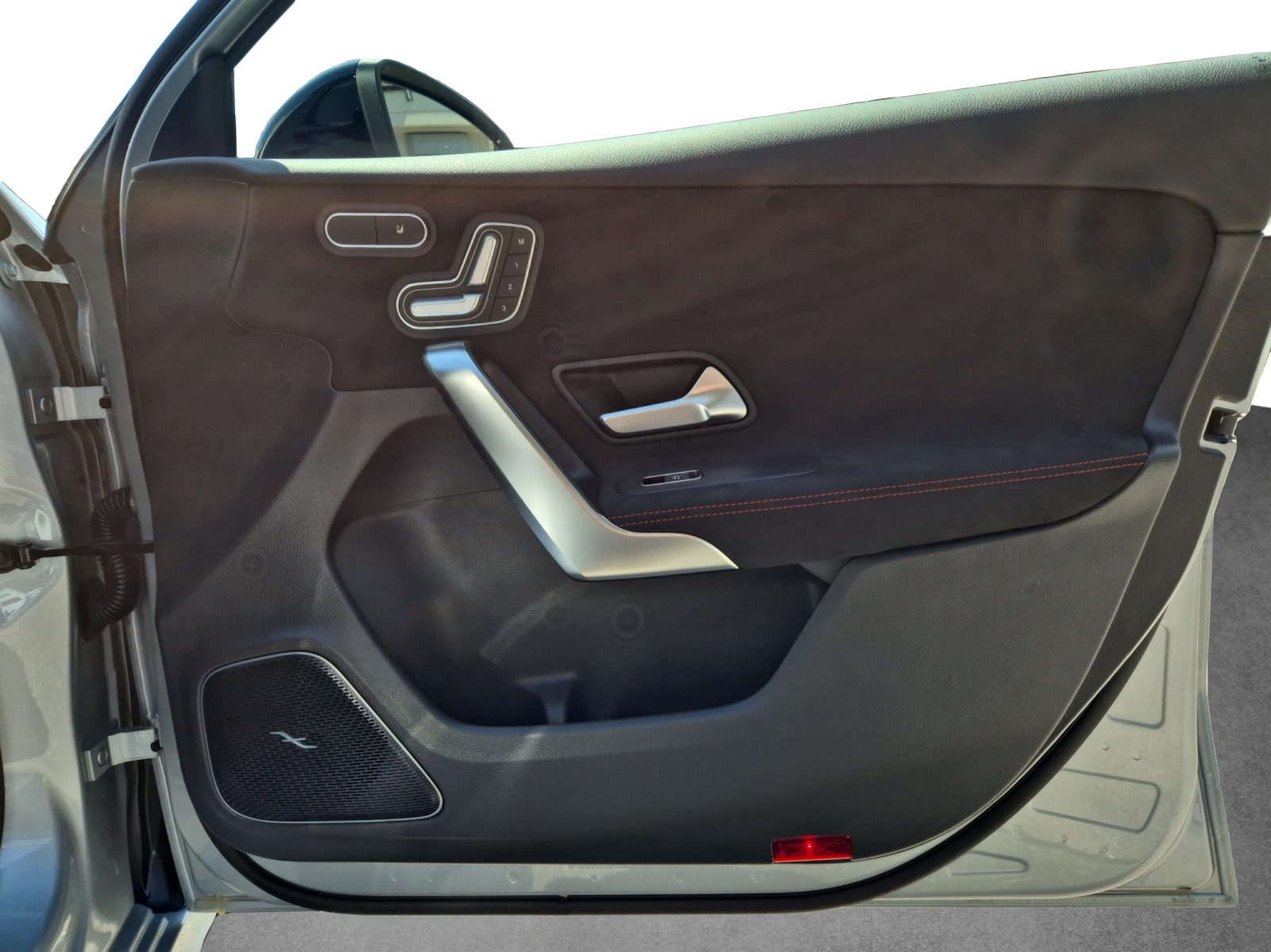MERCEDES-BENZ A 220 4Matic 8G-DCT-image-15