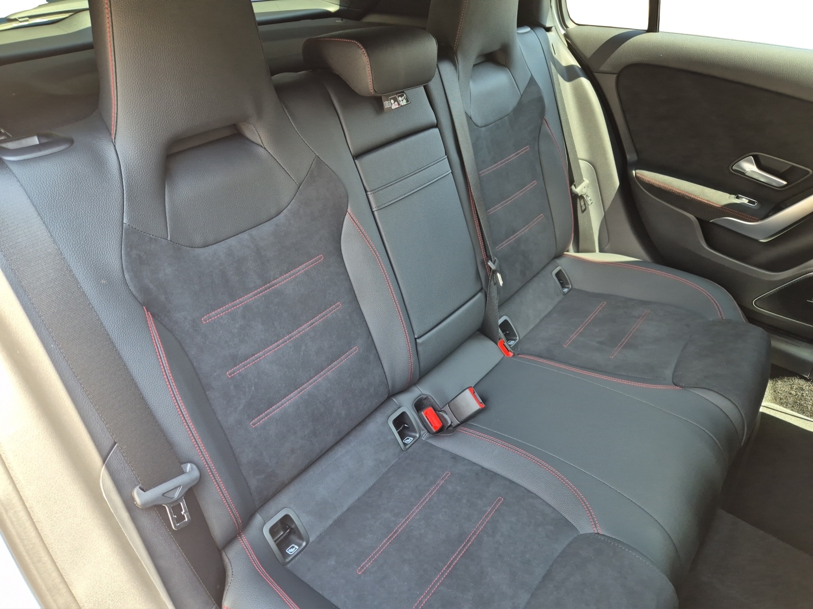 MERCEDES-BENZ A 220 4Matic 8G-DCT-image-18