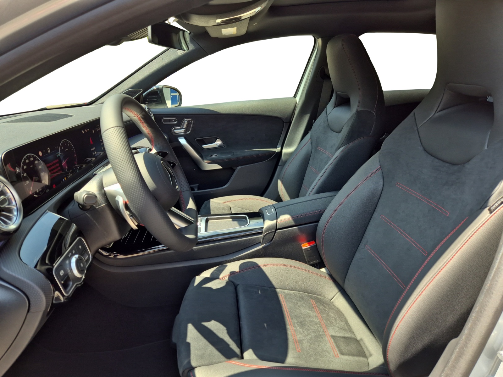 MERCEDES-BENZ A 220 4Matic 8G-DCT-image-8