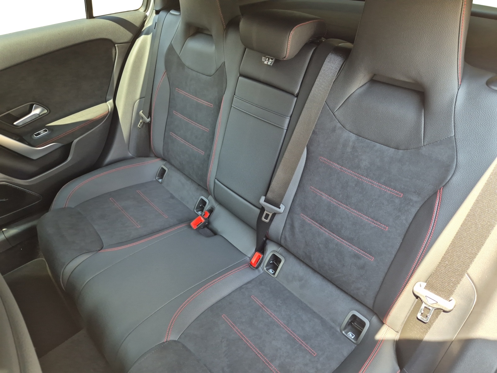 MERCEDES-BENZ A 220 4Matic 8G-DCT-image-17