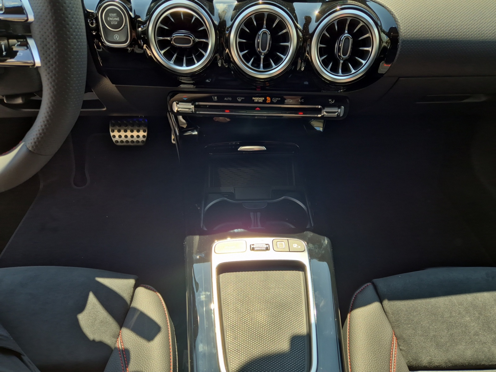 MERCEDES-BENZ A 220 4Matic 8G-DCT-image-13