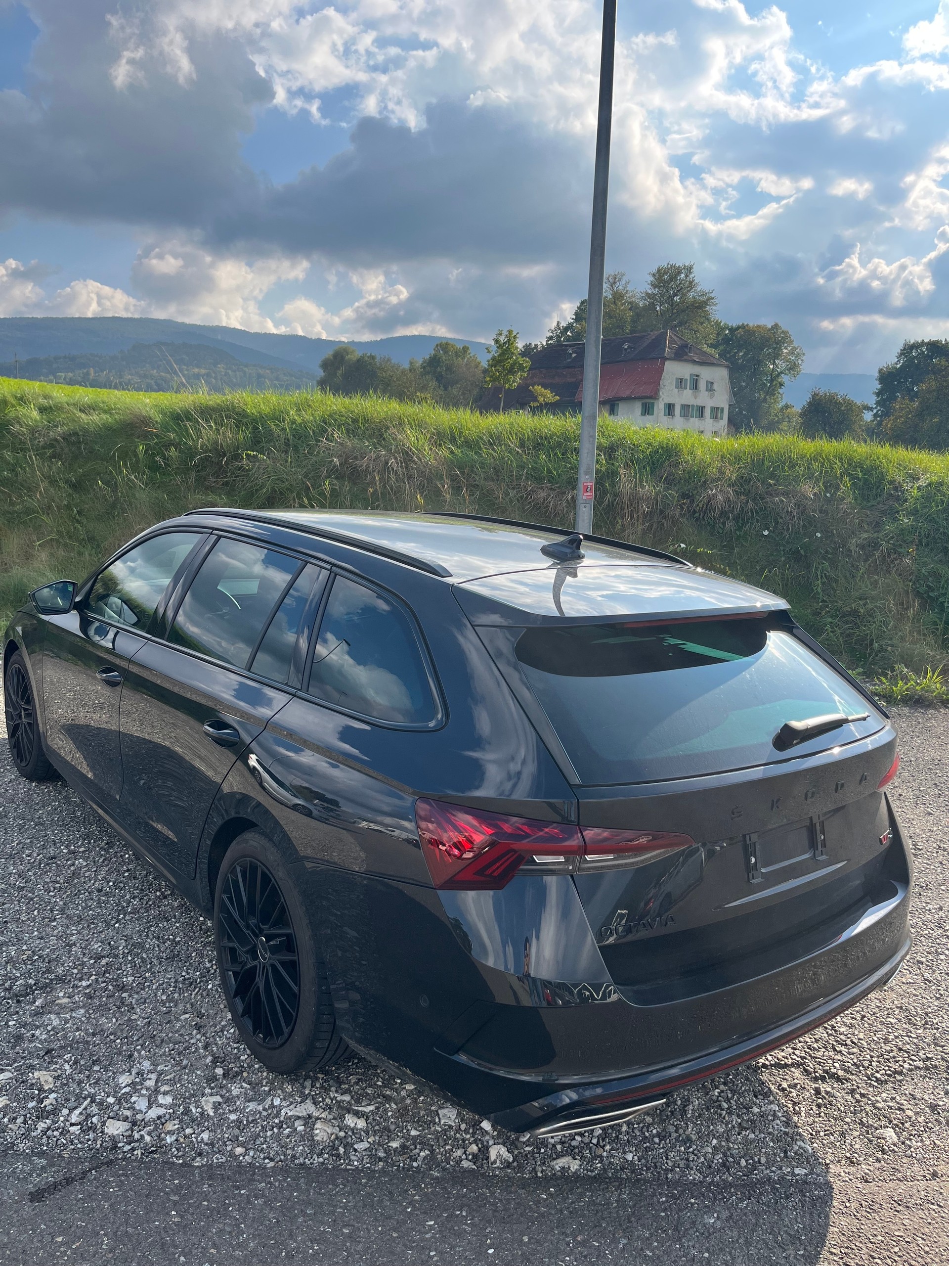 SKODA Octavia Combi 2.0 TSI DSG RS-image-3