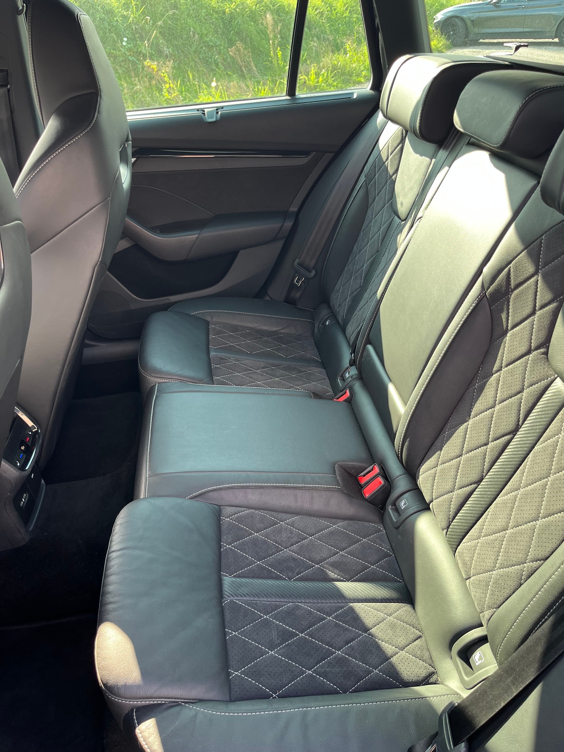 SKODA Octavia Combi 2.0 TSI DSG RS-image-9