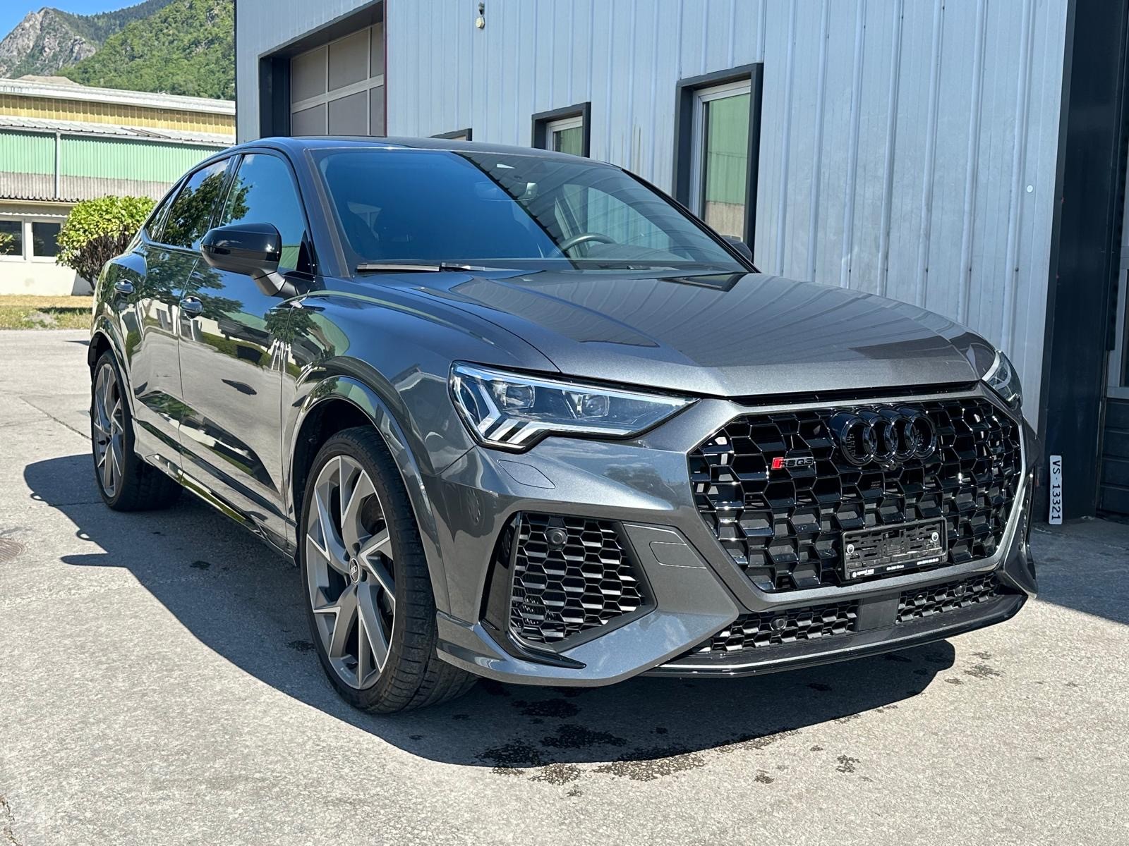 AUDI RS Q3 Sportback quattro S tronic-showroom-element-1