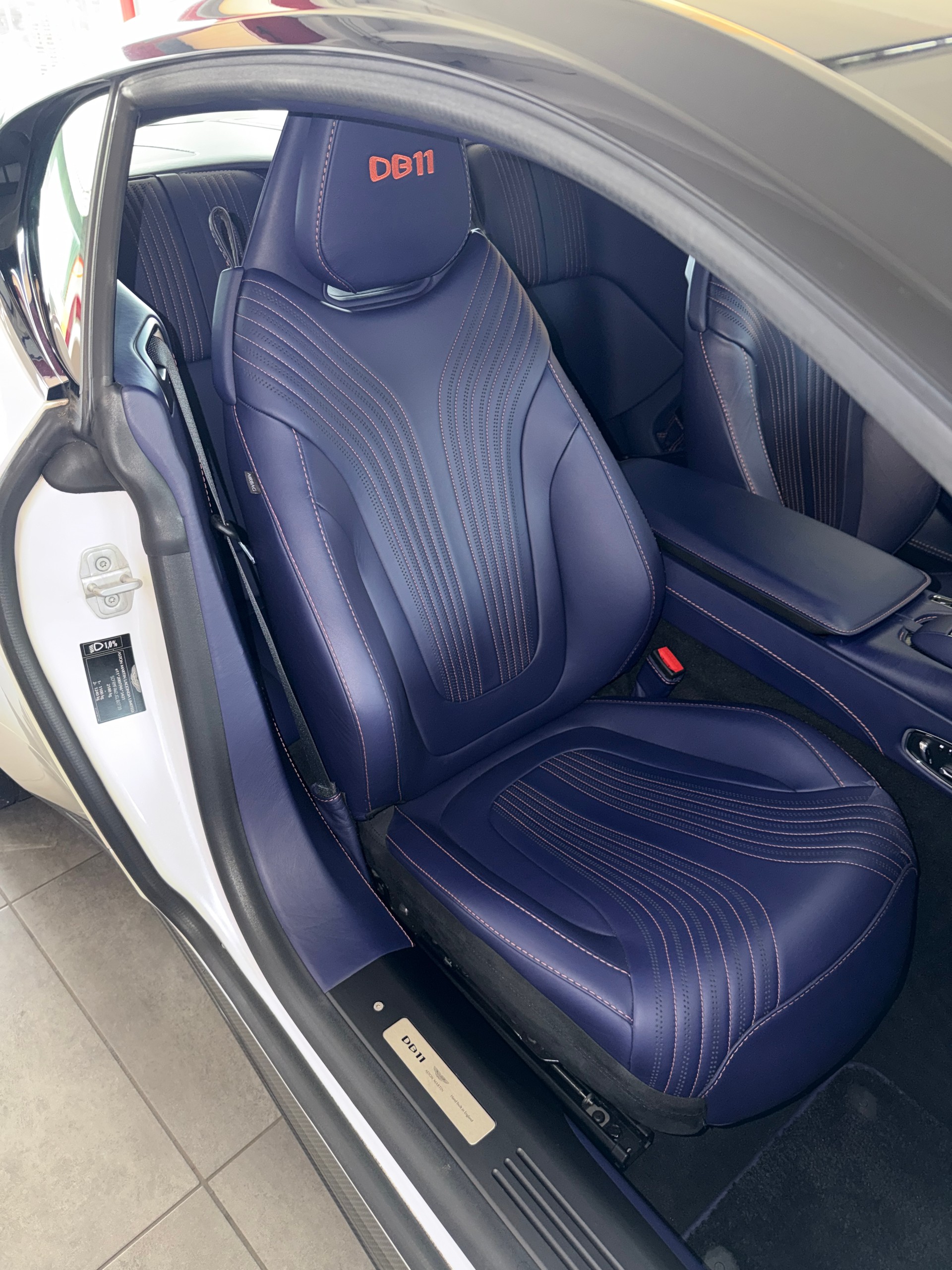 ASTON MARTIN DB11 V8 Touchtronic 3-image-21