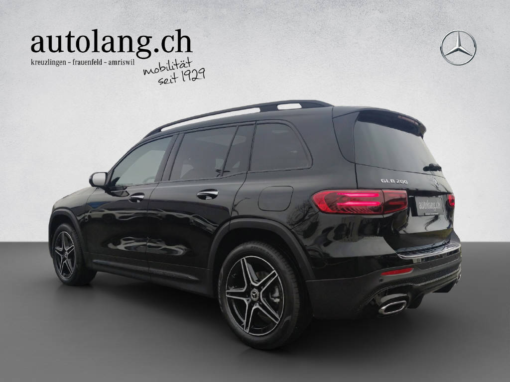 MERCEDES-BENZ GLB 200 AMG Line-image-3