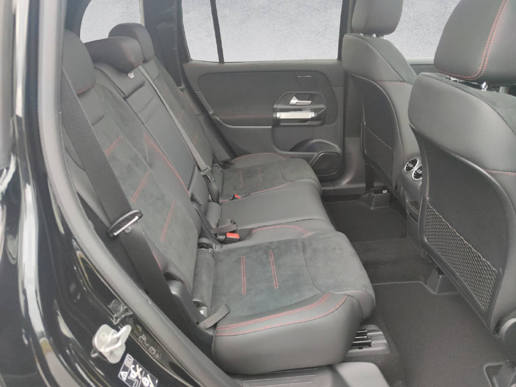 MERCEDES-BENZ GLB 200 AMG Line-image-13