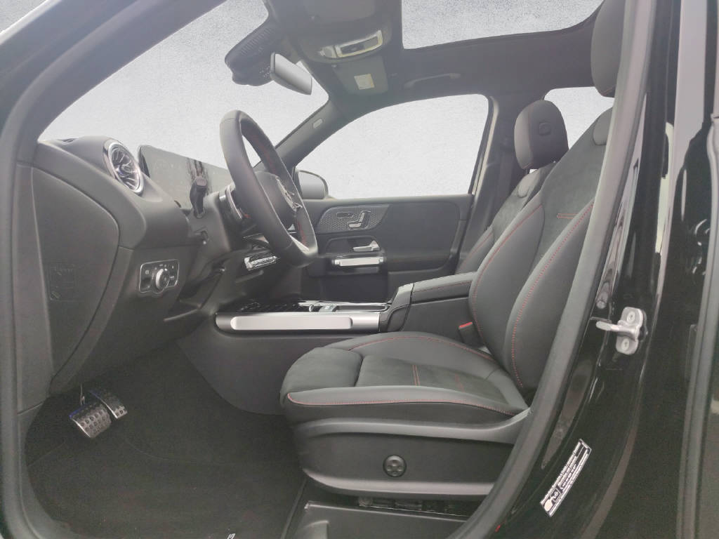 MERCEDES-BENZ GLB 200 AMG Line-image-10