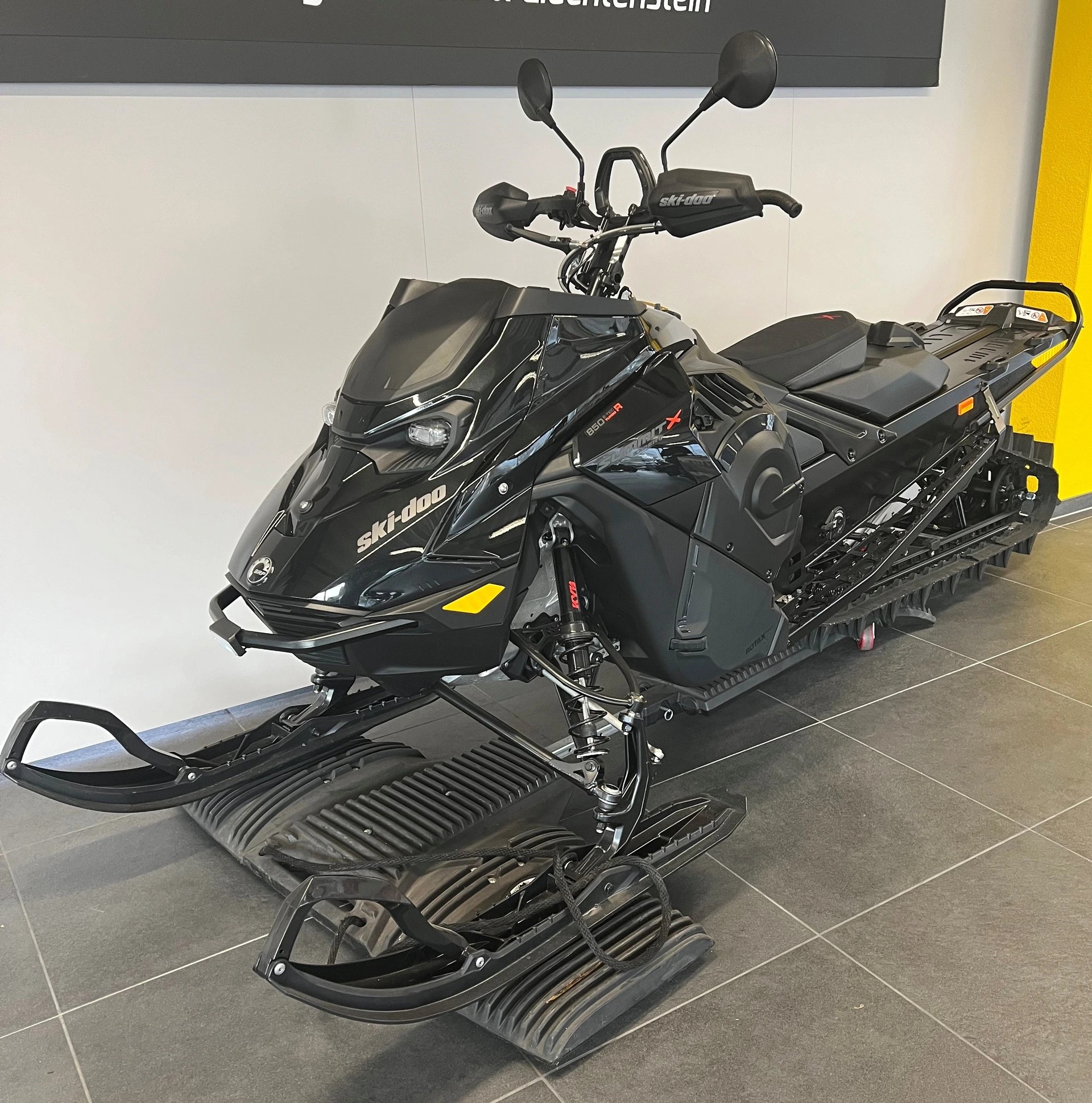 SKIDOO Summit Expert 850 Turbo R