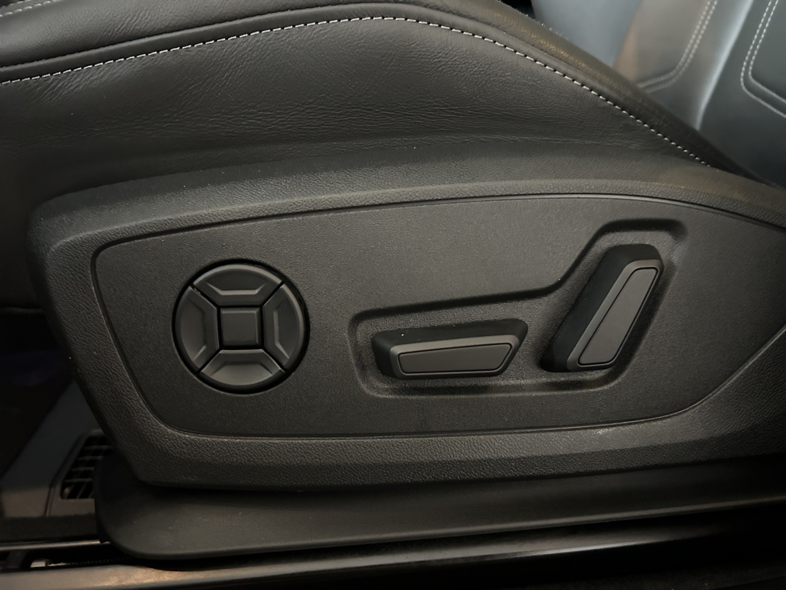 AUDI Q3 35 TFSI S line Attraction S-tronic-image-19