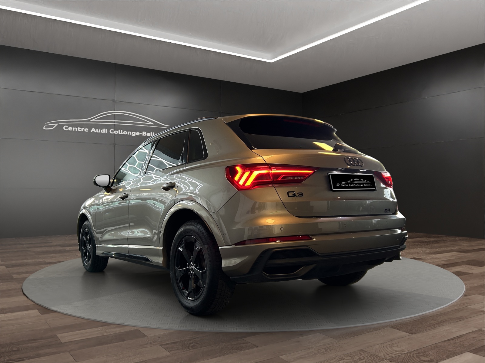 AUDI Q3 35 TFSI S line Attraction S-tronic-image-3