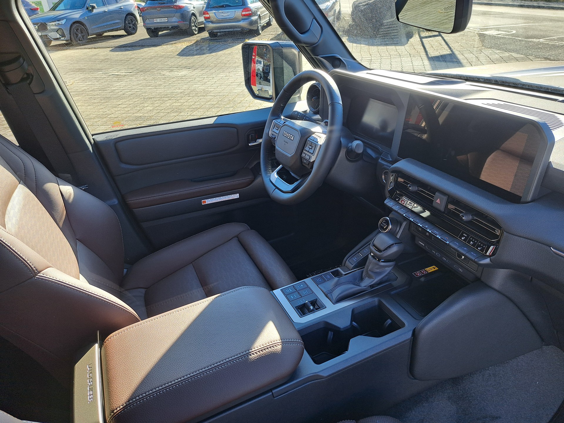 TOYOTA Land Cruiser 2.8TD 48V Invincible-image-3