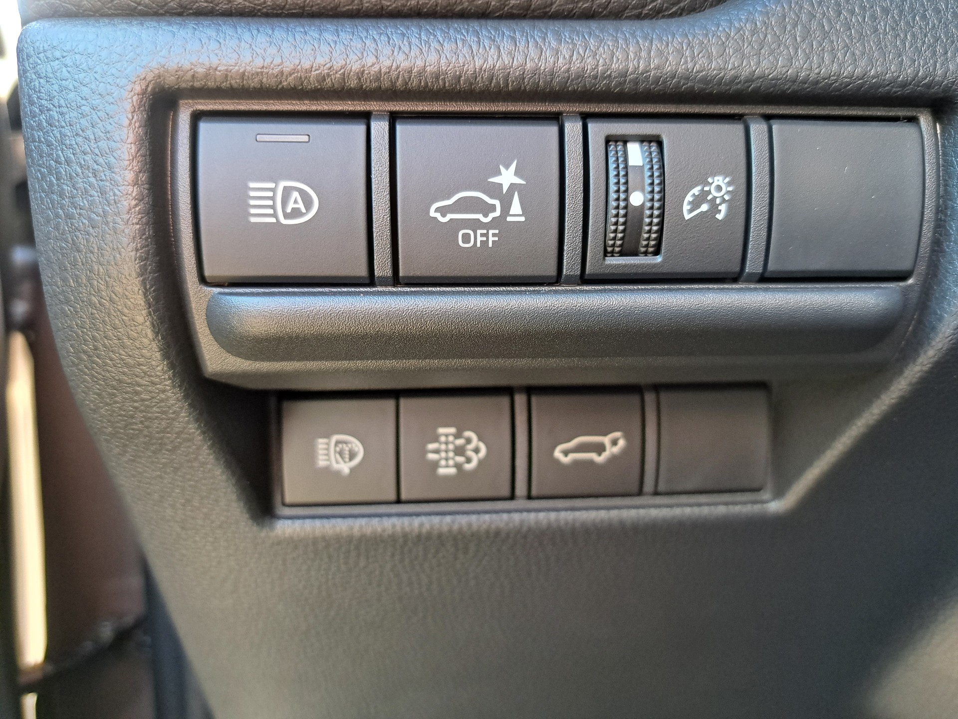 TOYOTA Land Cruiser 2.8TD 48V Invincible-image-12