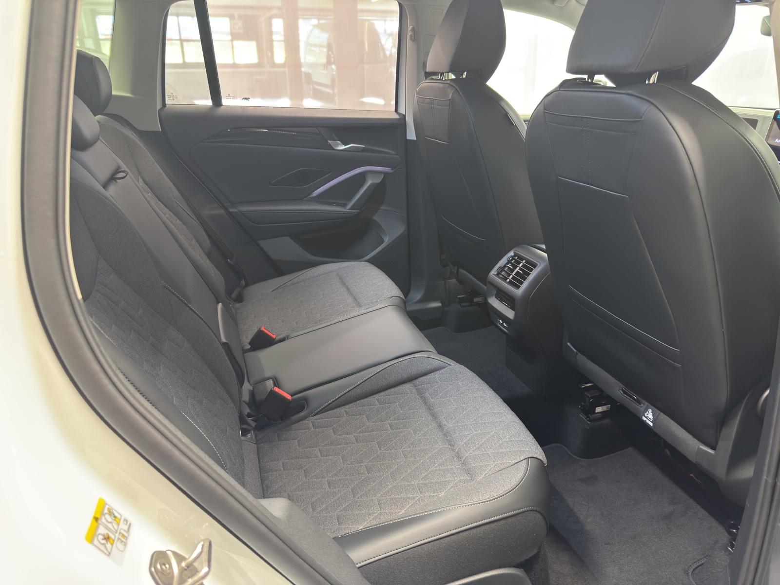 VW Tiguan 2.0 TSI Life United DSG 4motion-image-9
