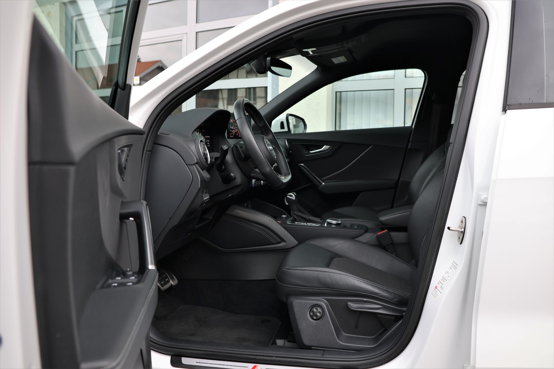 AUDI SQ2 TFSI quattro S-tronic (CH)-image-7