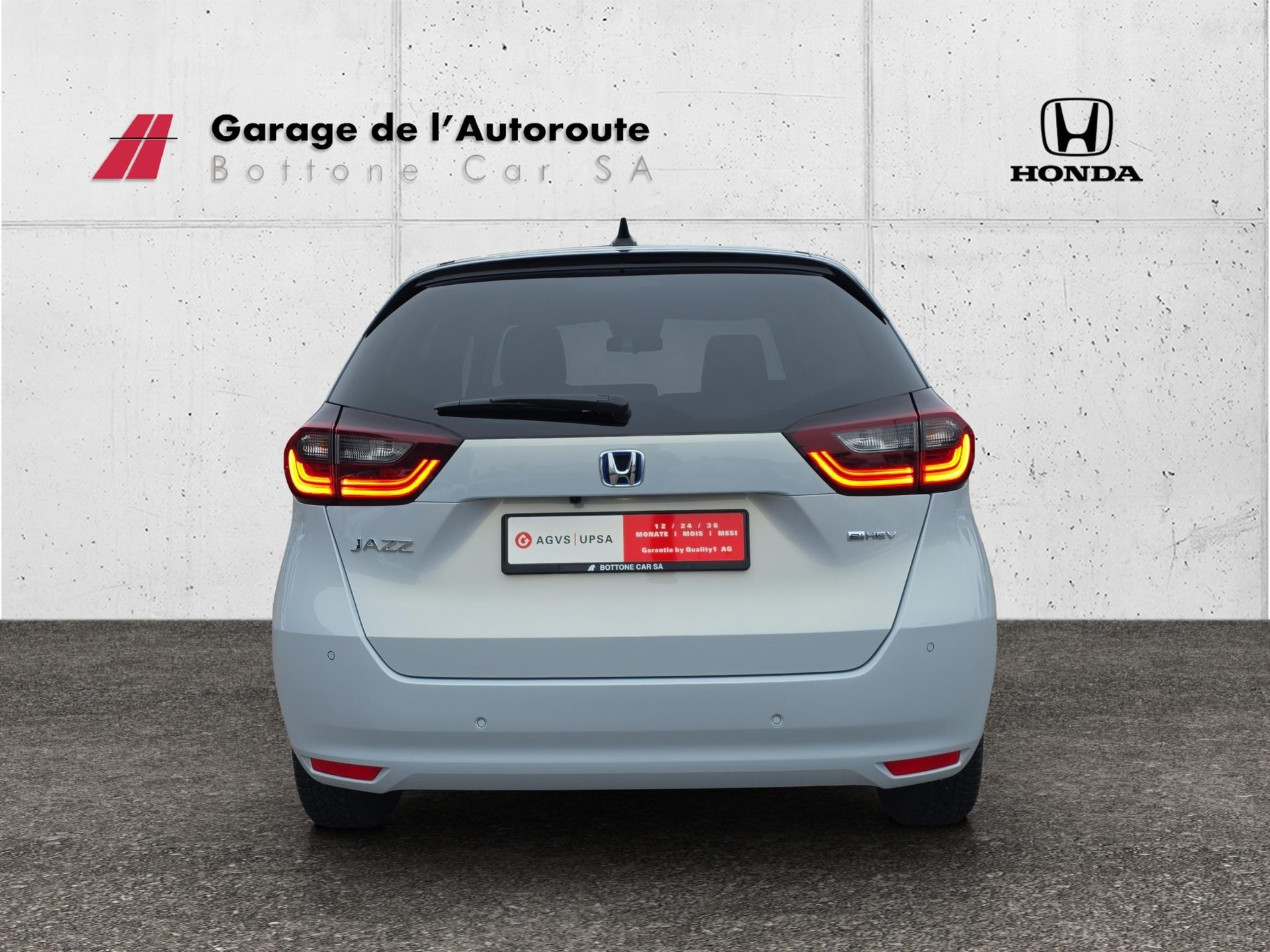 HONDA Jazz 1.5 i-MMD Executive-showroom-element-3