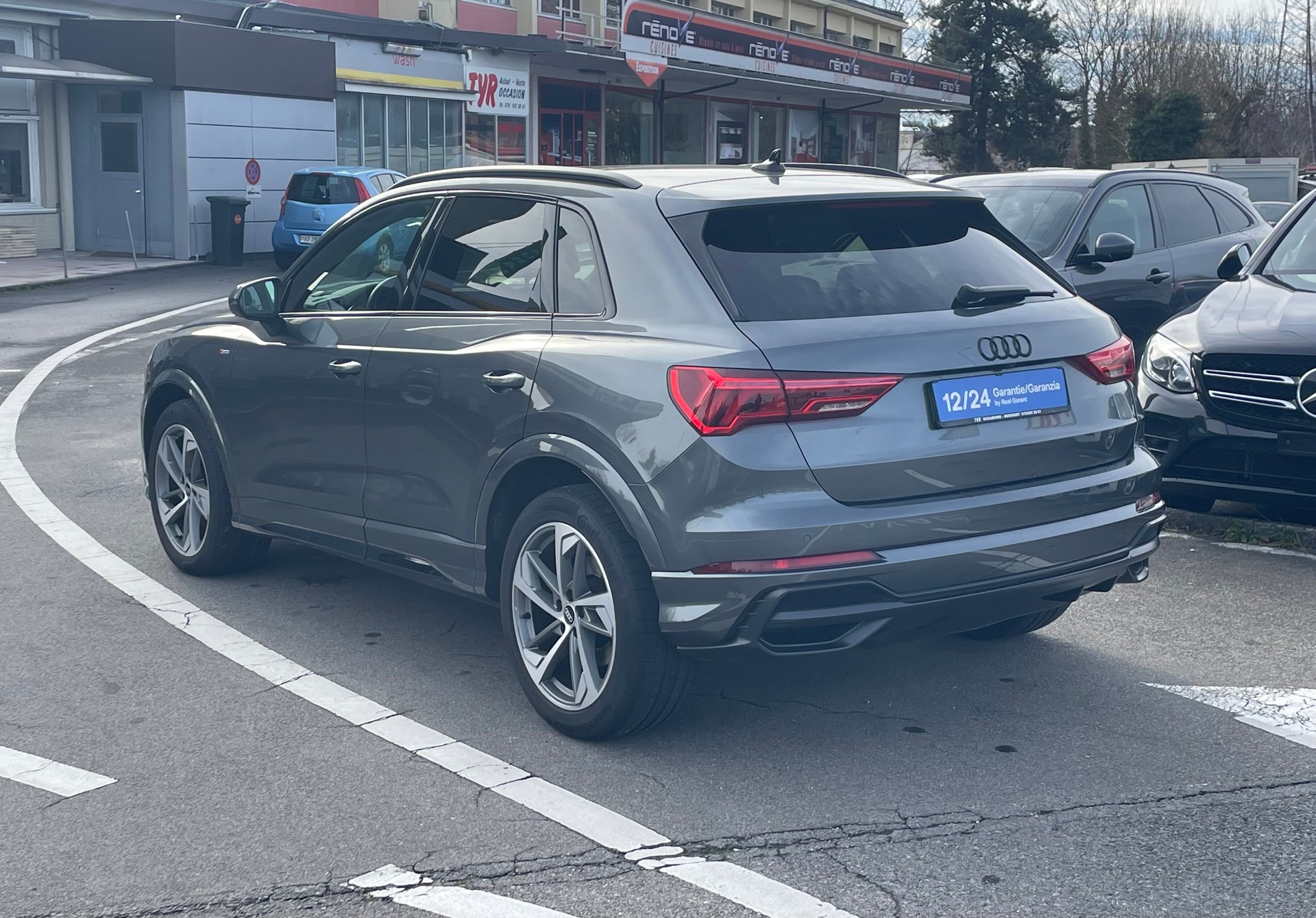 AUDI Q3 40 TFSI S line quattro S-tronic-image-5