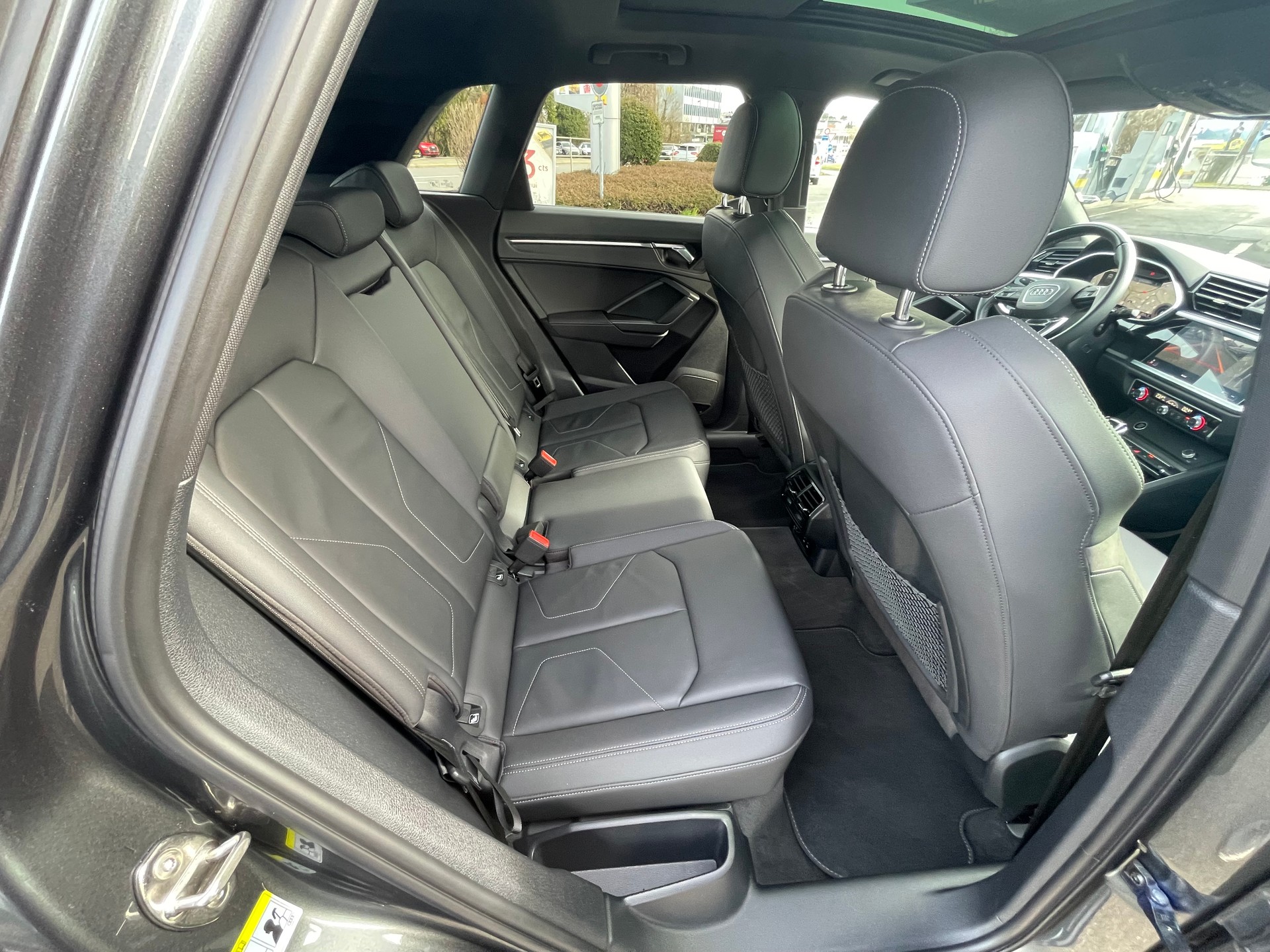 AUDI Q3 40 TFSI S line quattro S-tronic-image-6