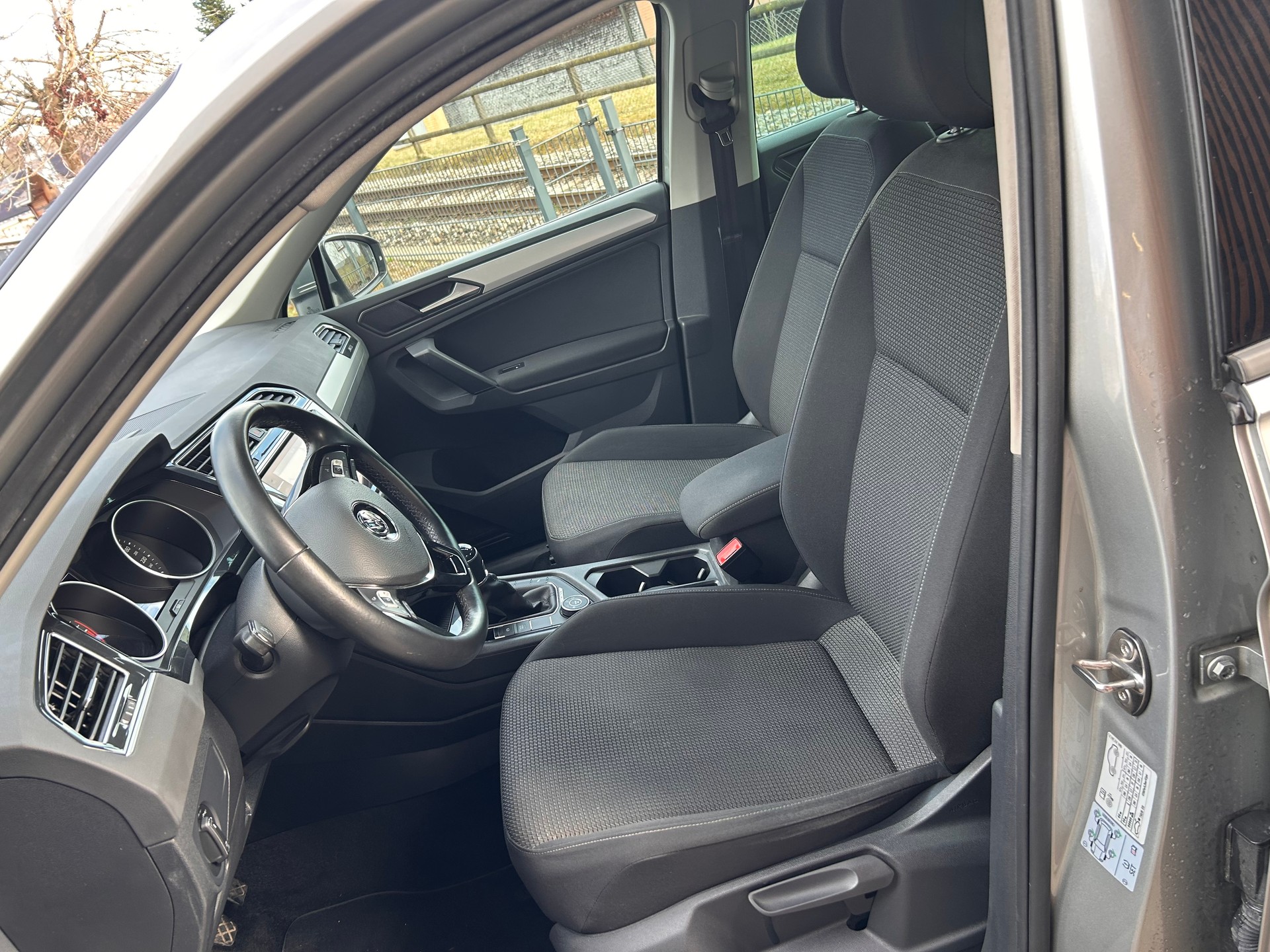 VW Tiguan 2.0 TDI SCR Trendline 4Motion-image-4