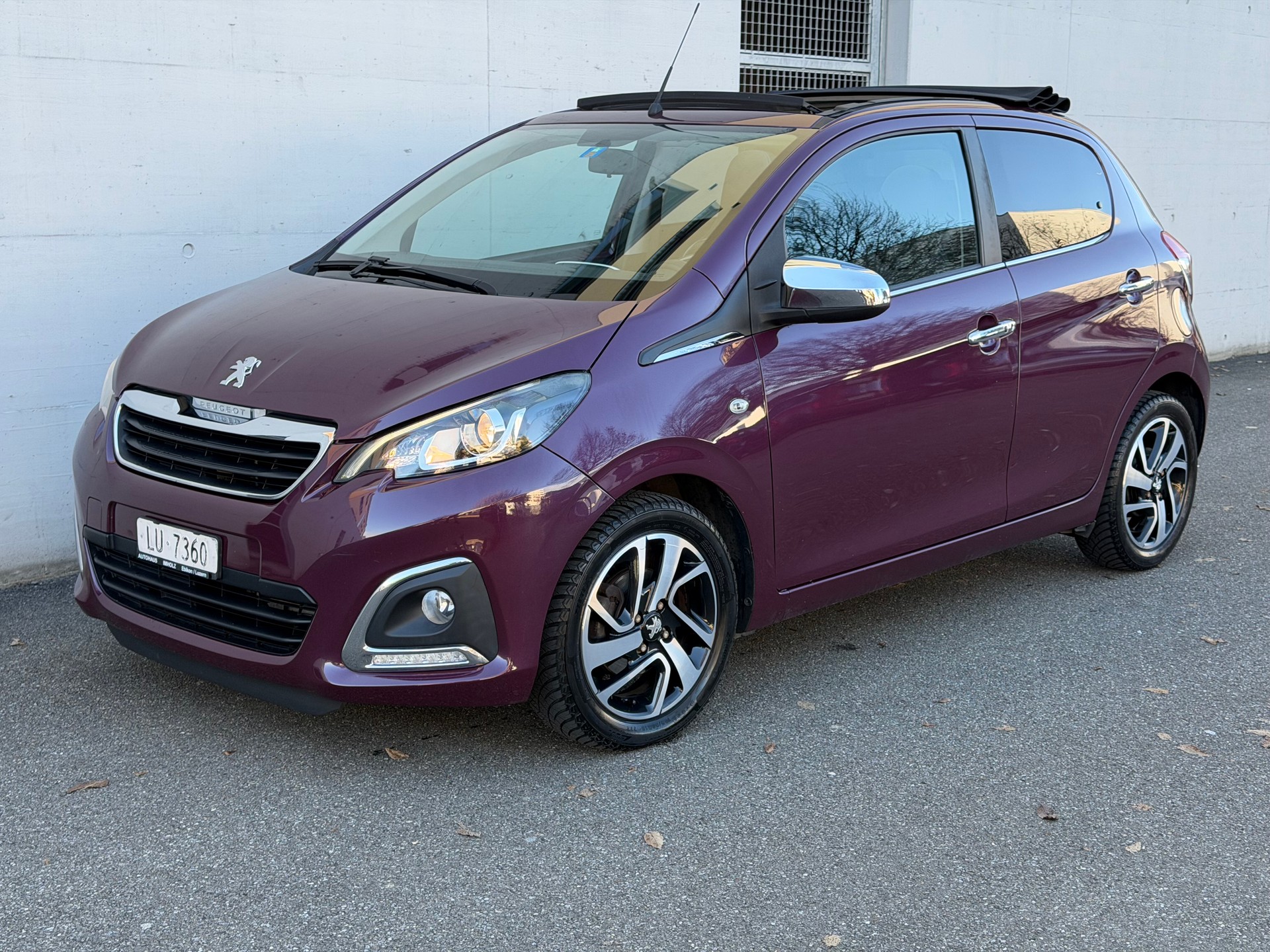 PEUGEOT 108 1.2 VTi Allure-image-0