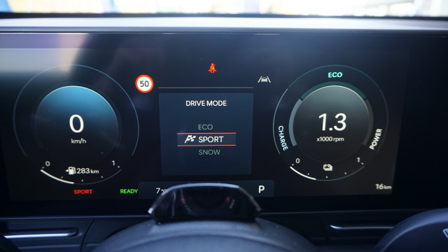 HYUNDAI Kona 1.6 HEV Vertex-image-12