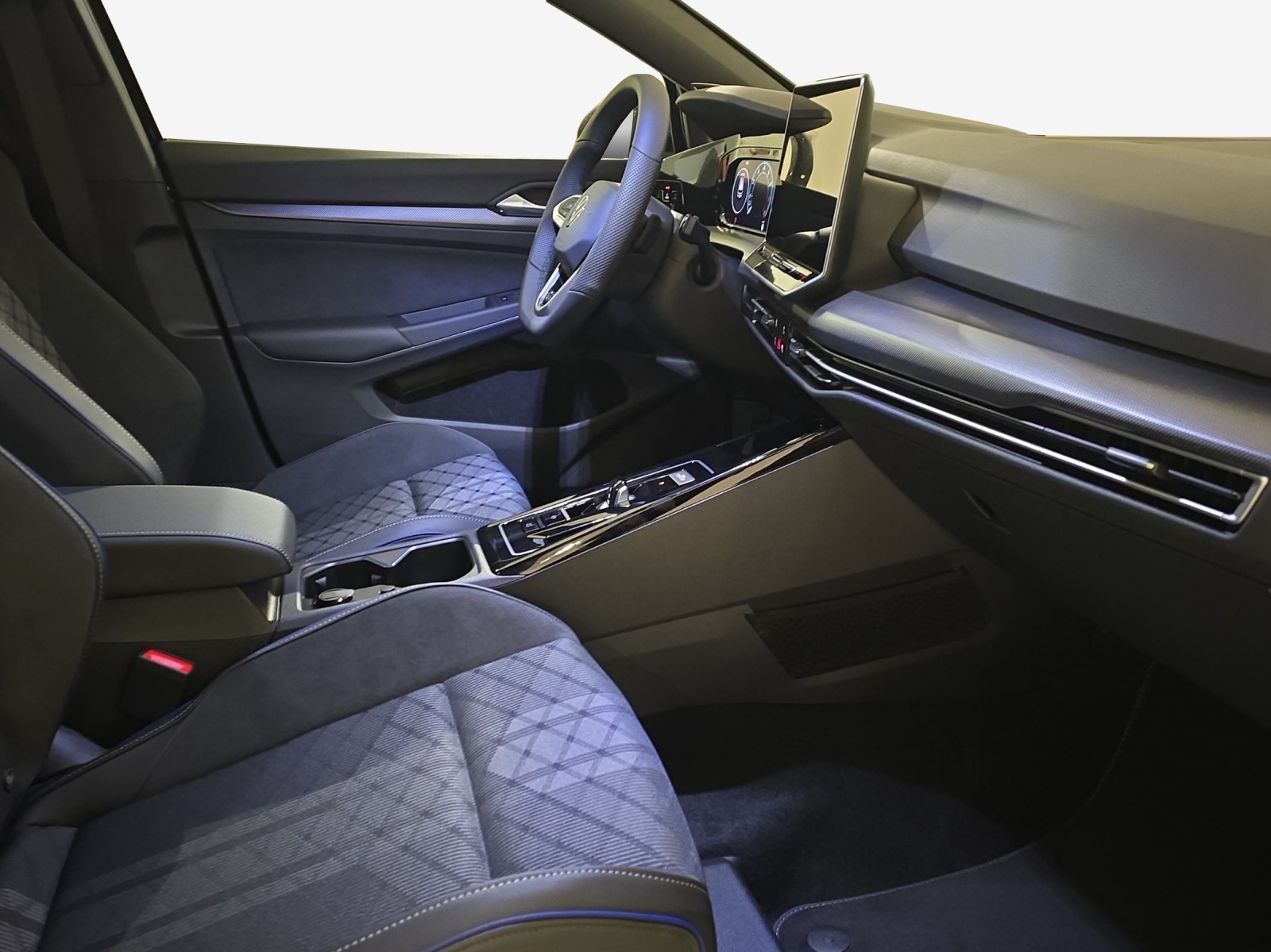 VW Golf 1.5 e TSI mHEV R-Line DSG-image-14