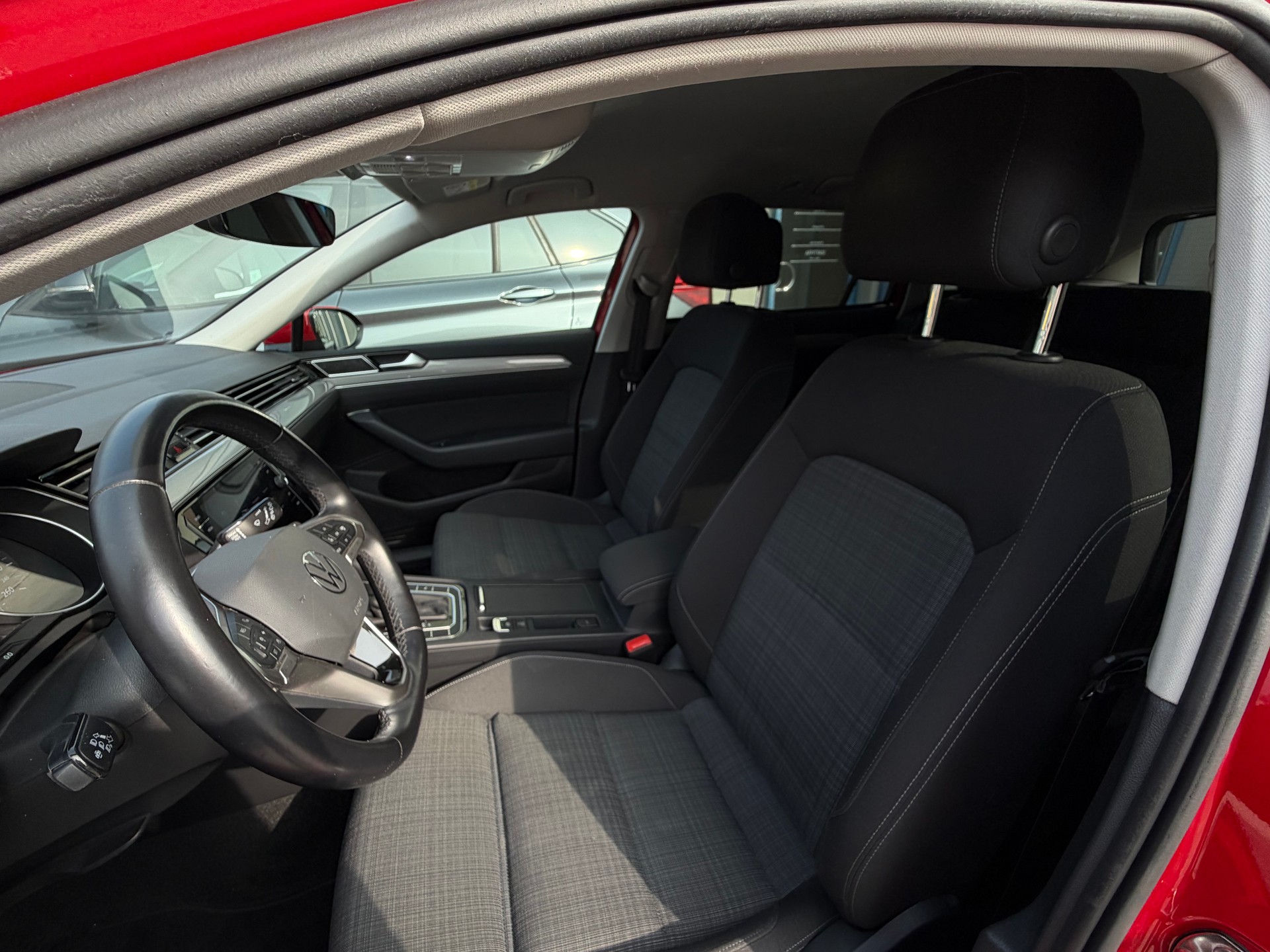 VW Passat 2.0 TDI BMT Business DSG-image-7