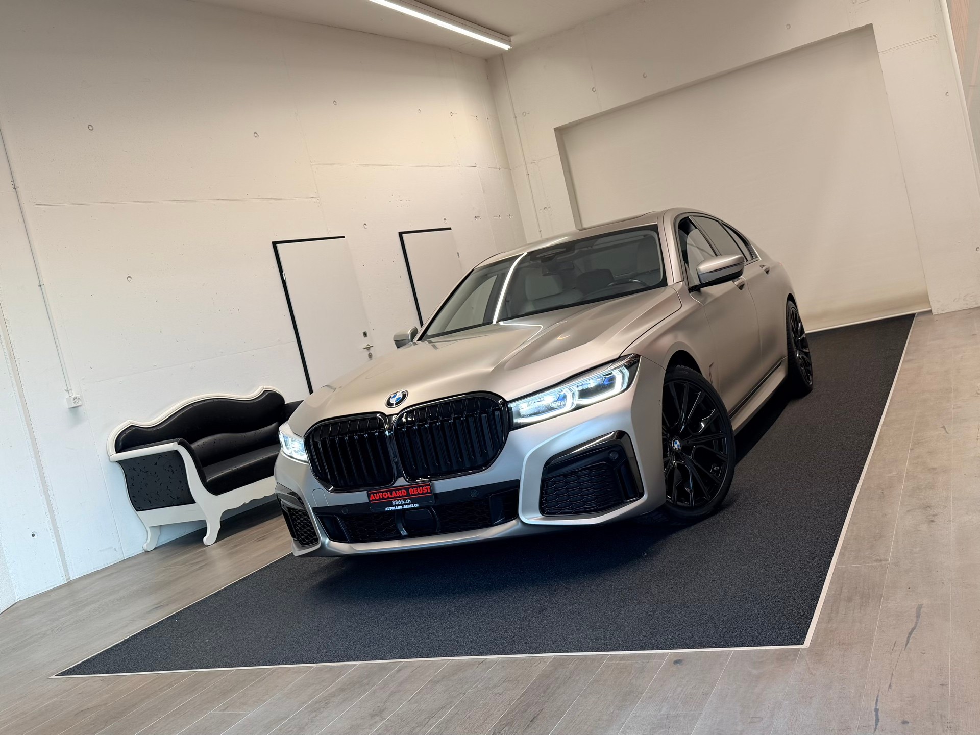 BMW 750i xDrive M Sport Steptronic-image-4