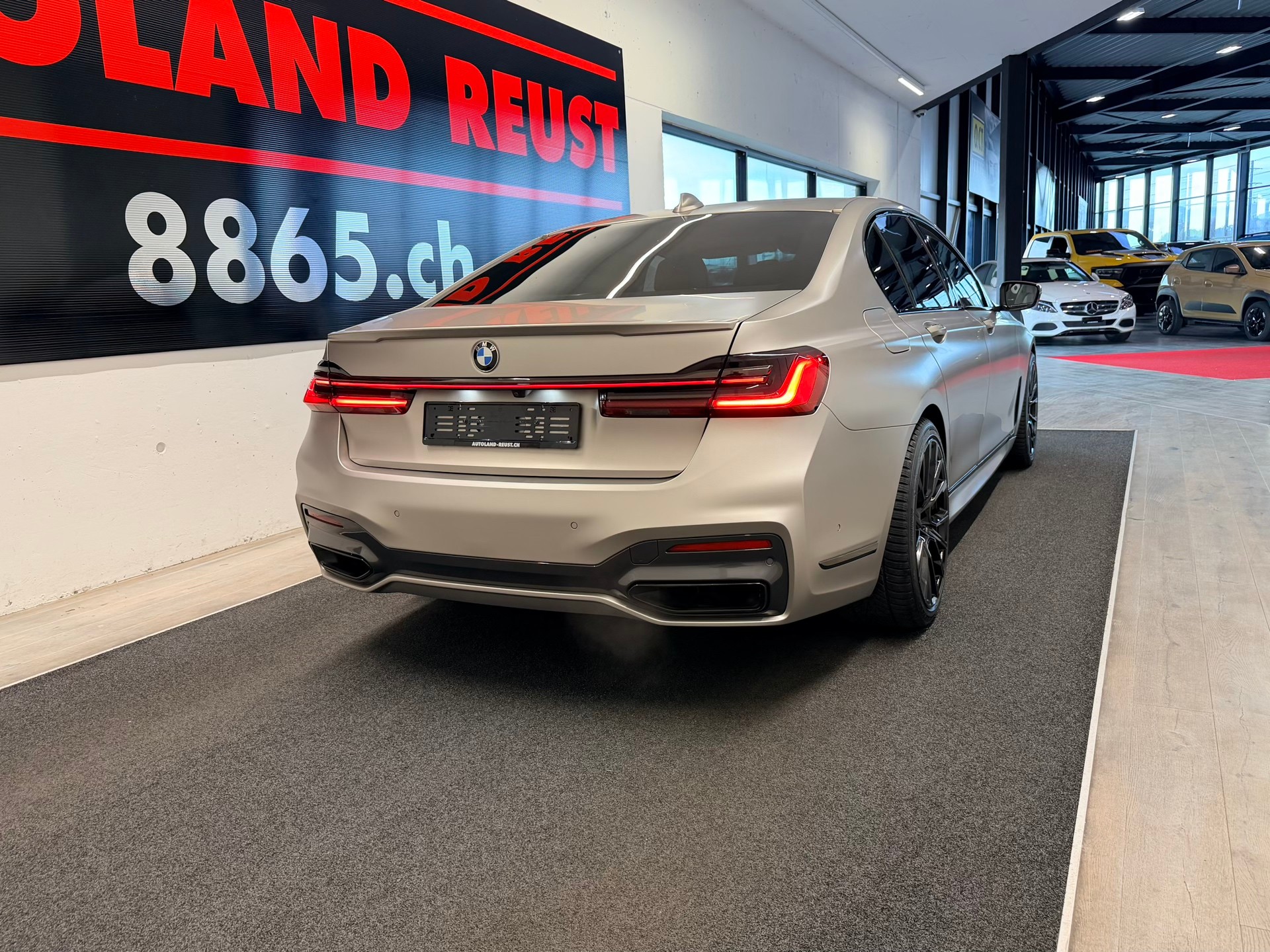BMW 750i xDrive M Sport Steptronic-image-6