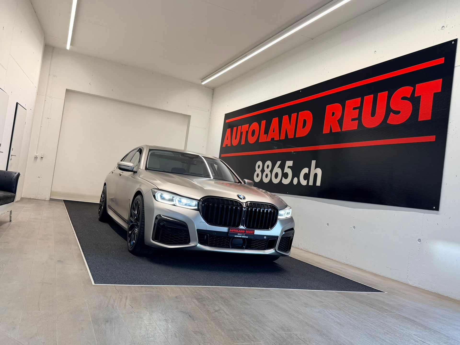 BMW 750i xDrive M Sport Steptronic-image-0