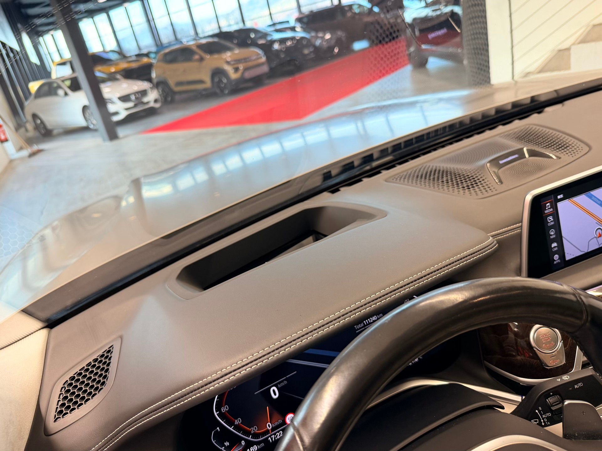 BMW 750i xDrive M Sport Steptronic-image-29
