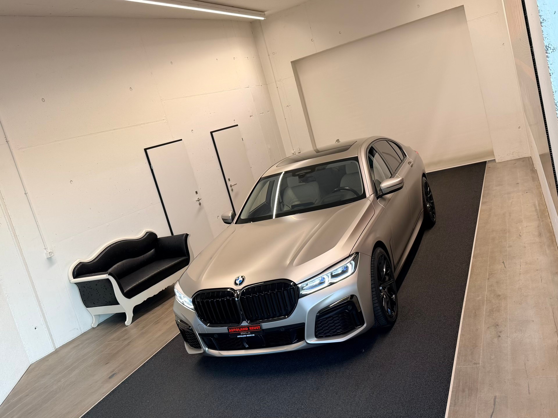 BMW 750i xDrive M Sport Steptronic-image-3