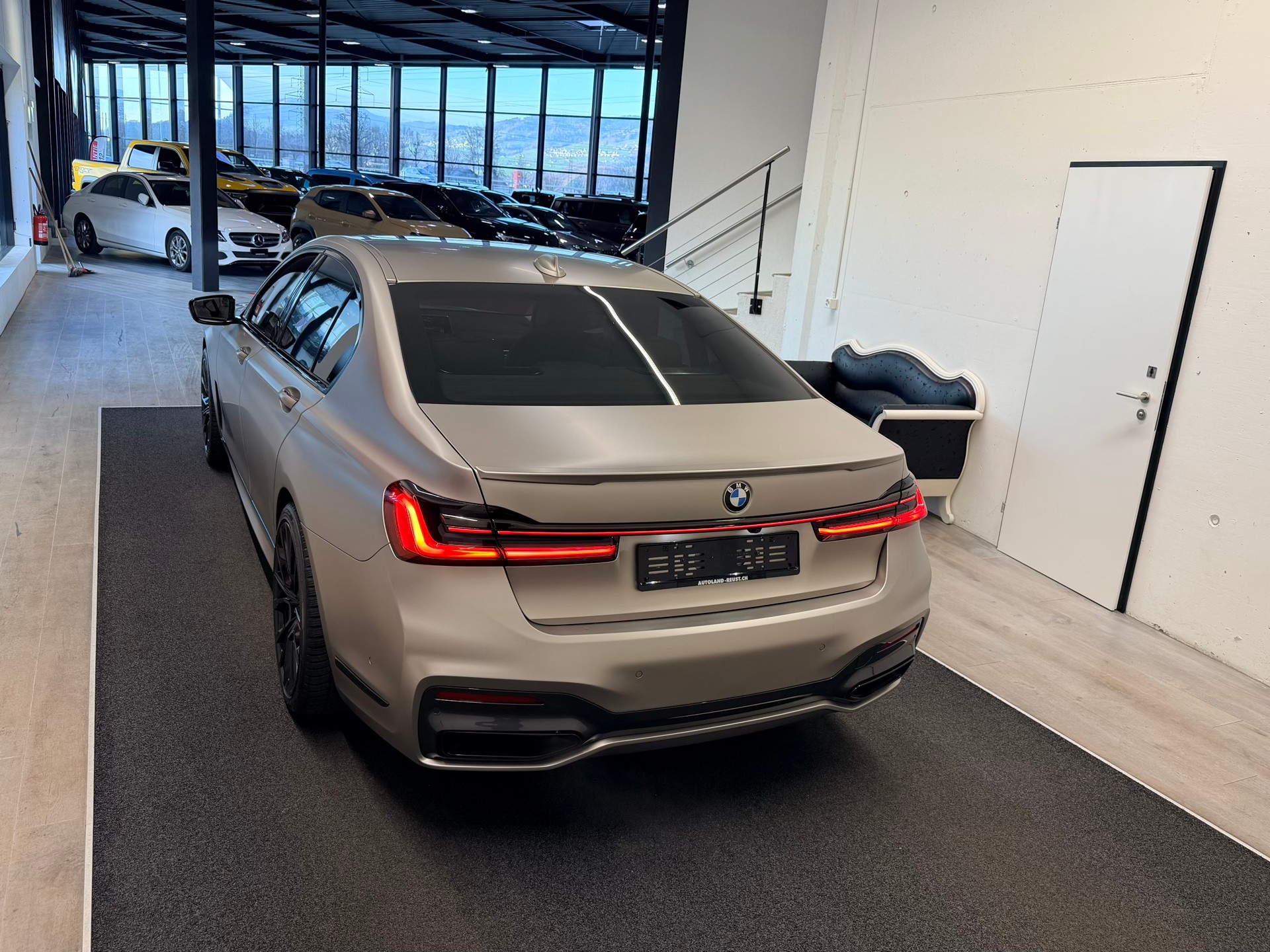 BMW 750i xDrive M Sport Steptronic-image-8