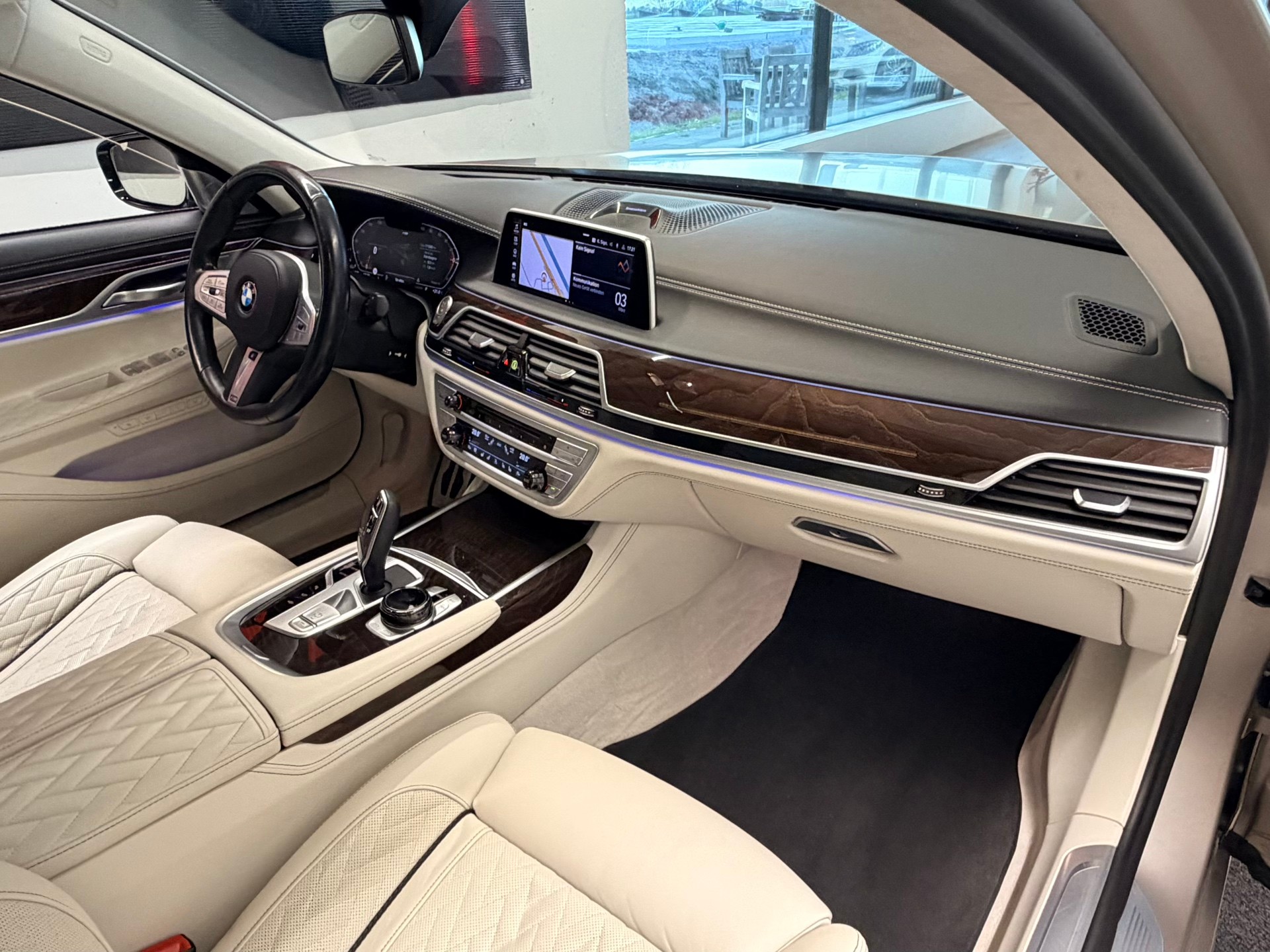 BMW 750i xDrive M Sport Steptronic-image-22